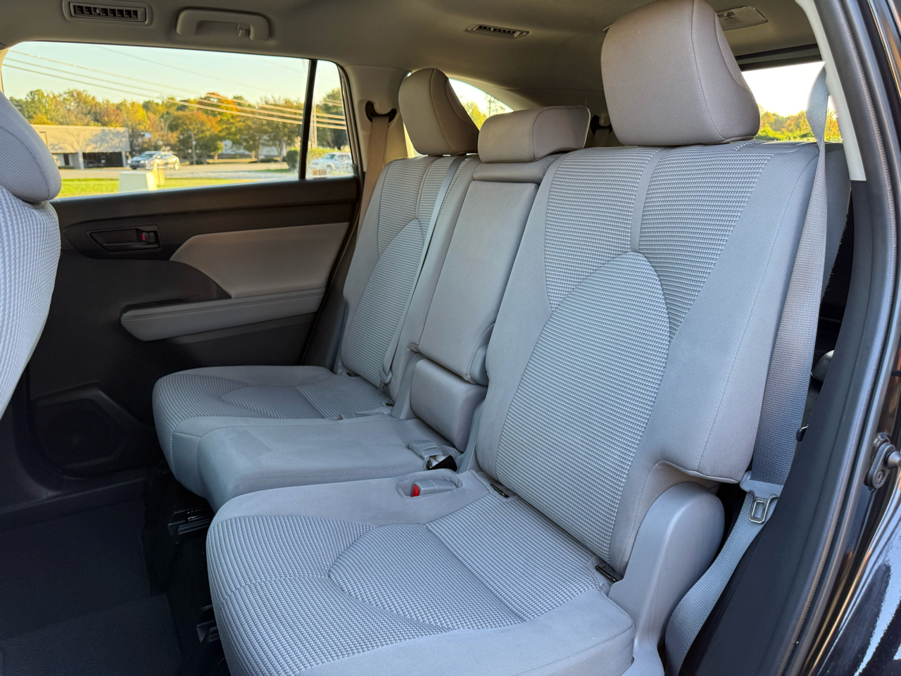 Toyota Highlander LE FWD (Natl) 2021
