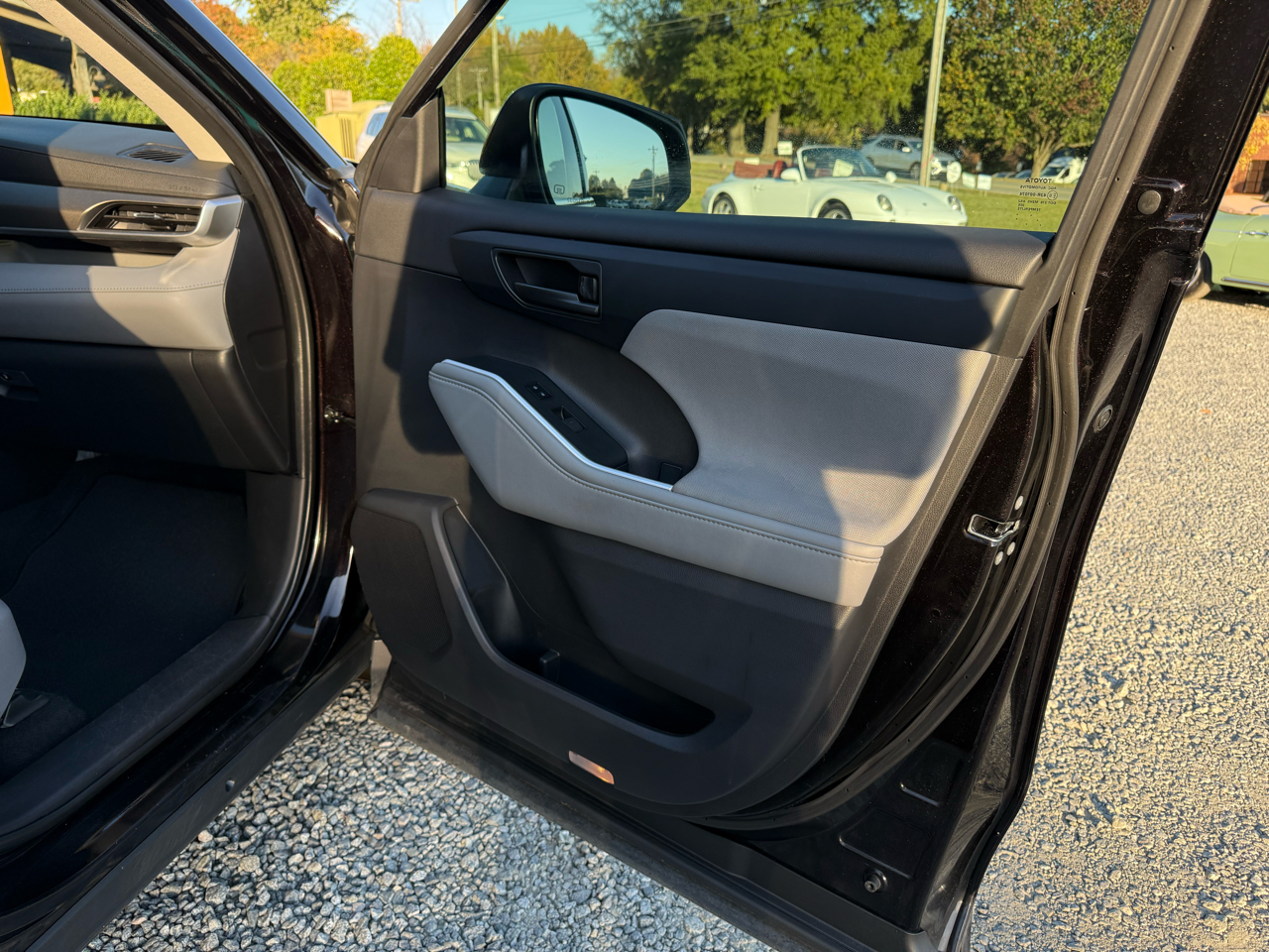 Toyota Highlander LE FWD (Natl) 2021