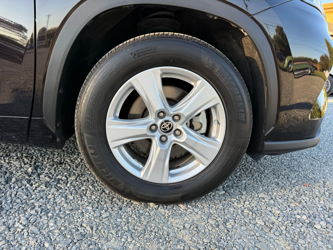 Toyota Highlander LE FWD (Natl) 2021