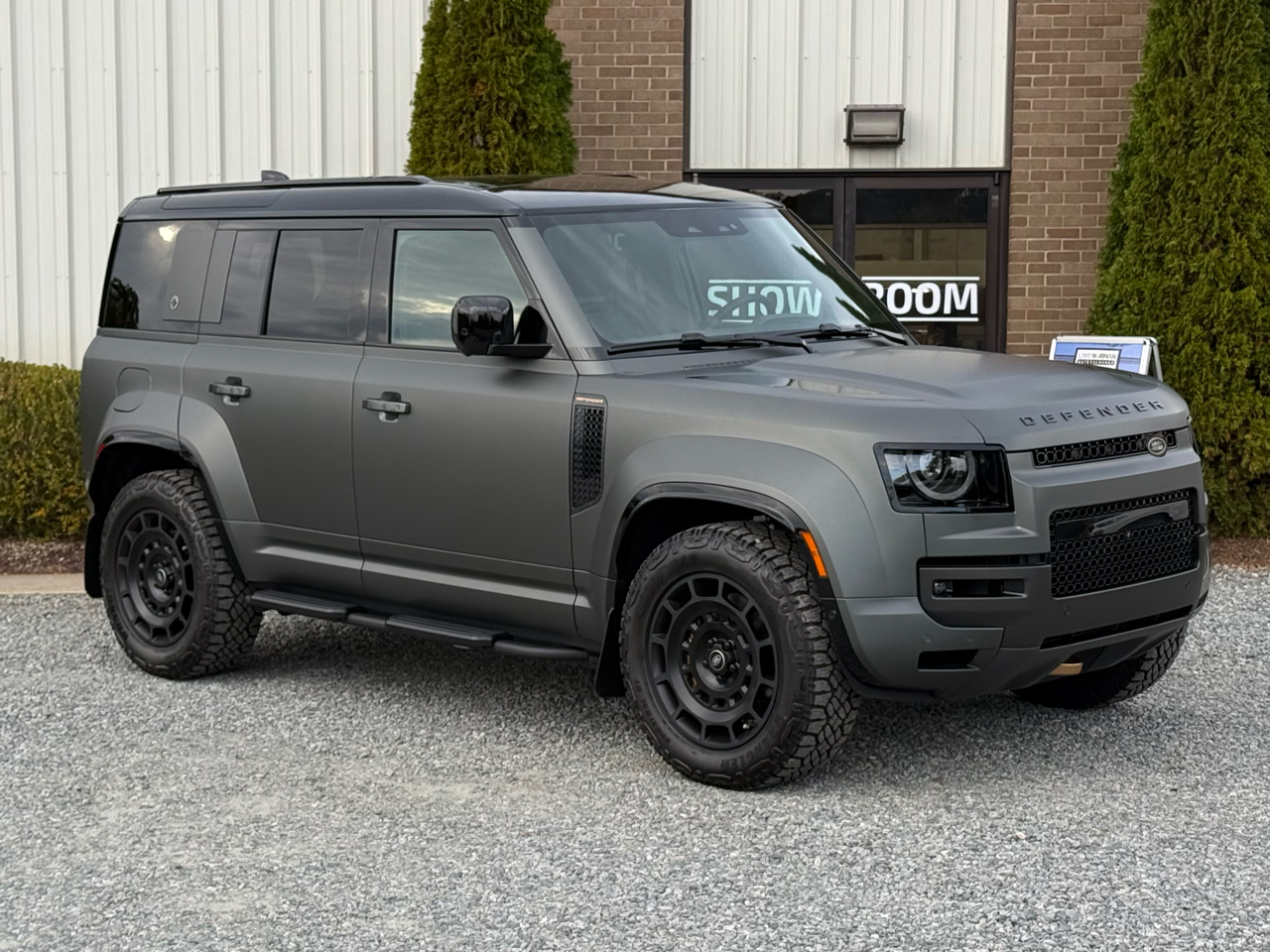 2025 Land Rover Defender 110 P635 OCTA