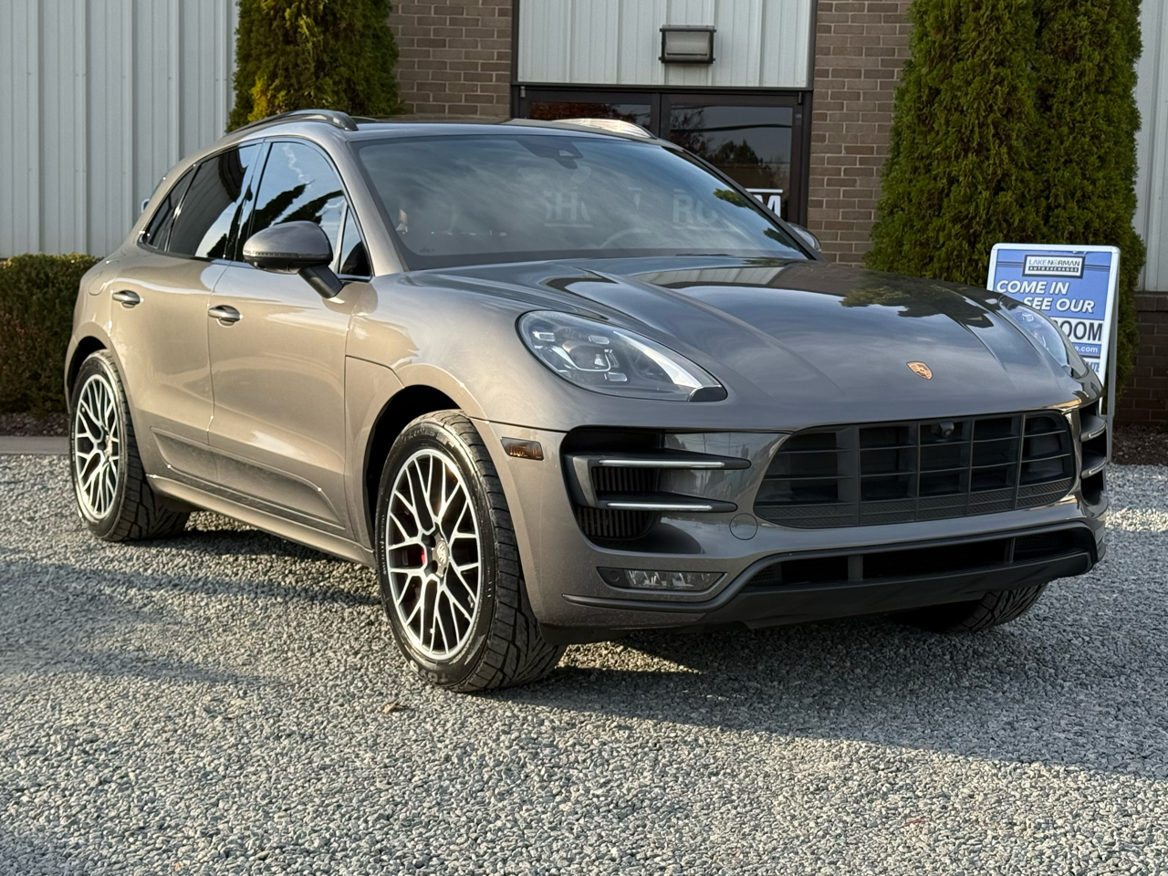 2018 Porsche Macan Turbo's photo