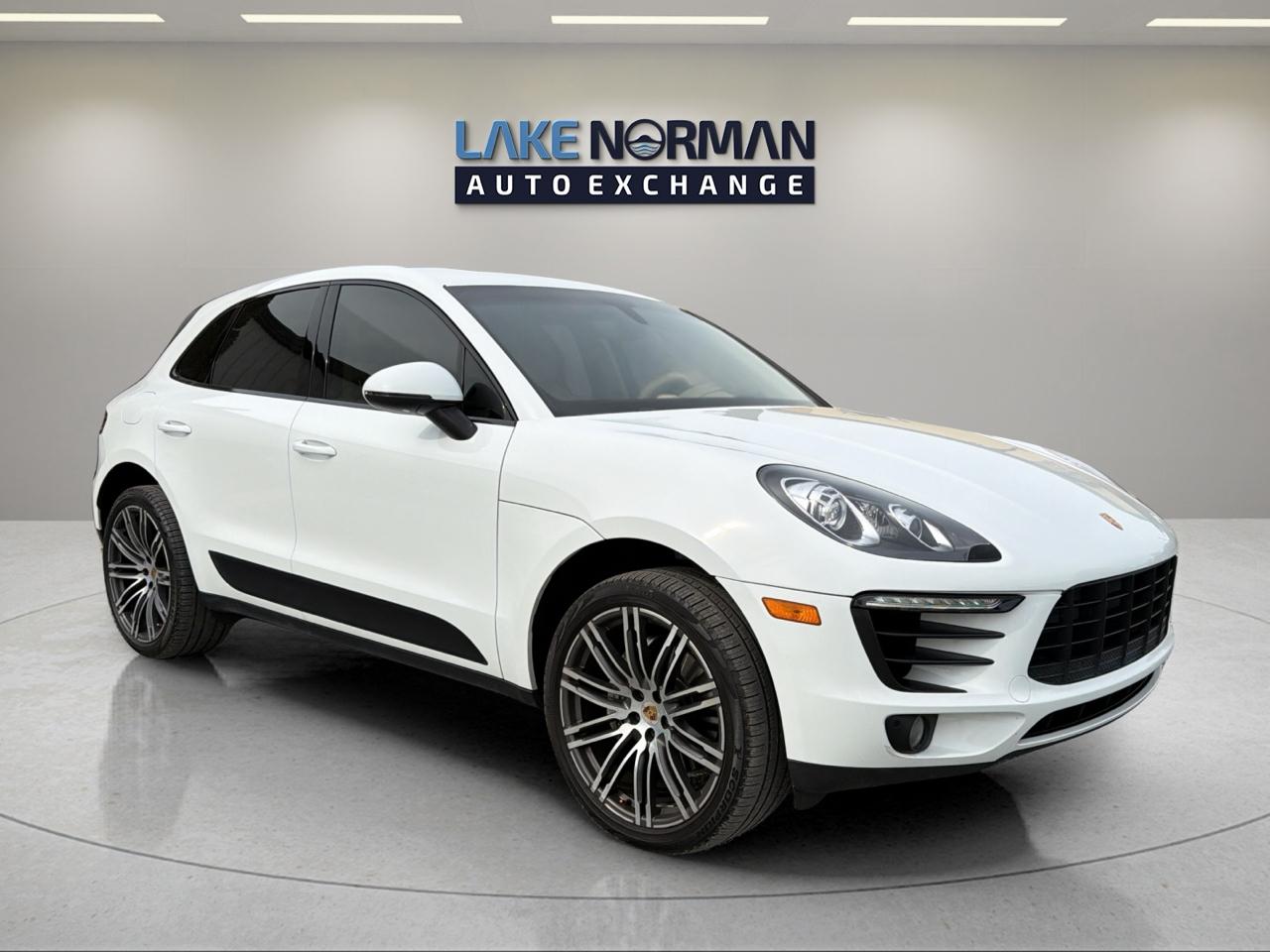 2016 Porsche Macan AWD 4dr S