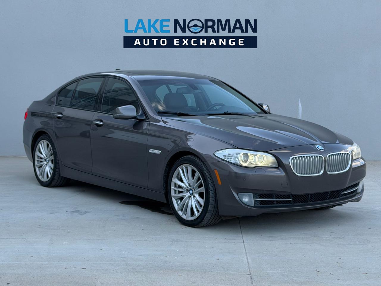 2011 BMW 5 Series 4dr Sdn 550i RWD