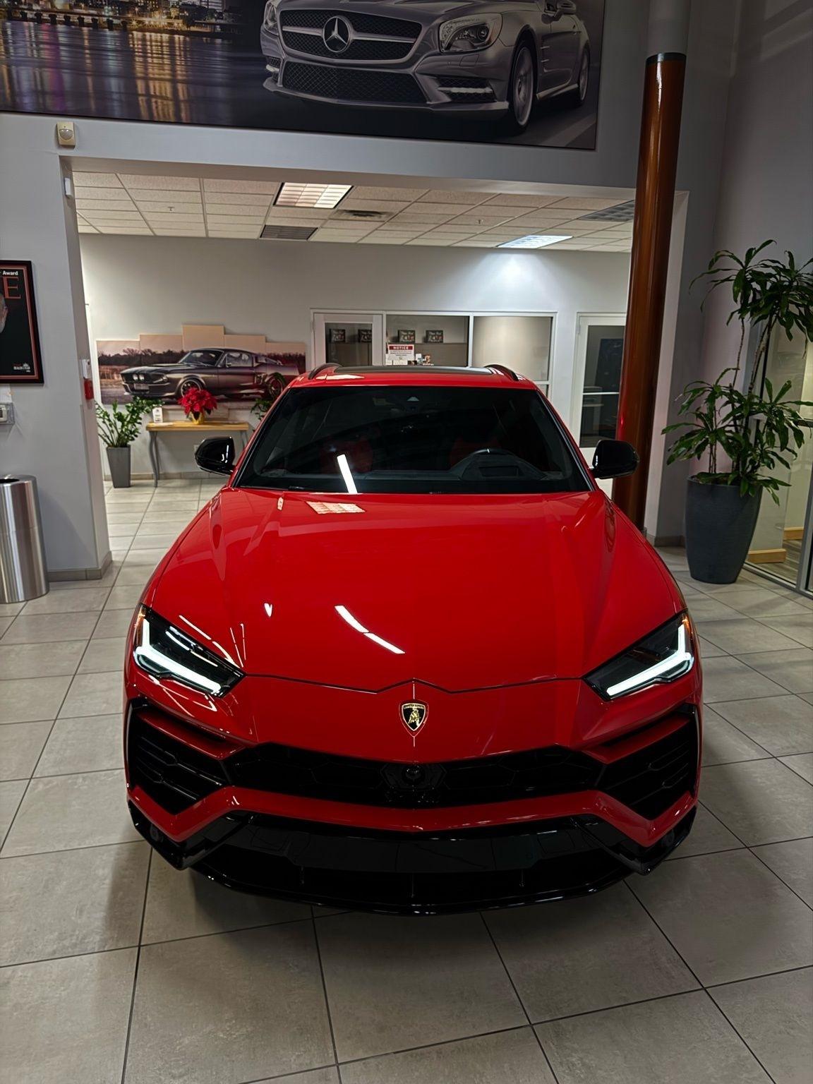 Lamborghini Urus  2022