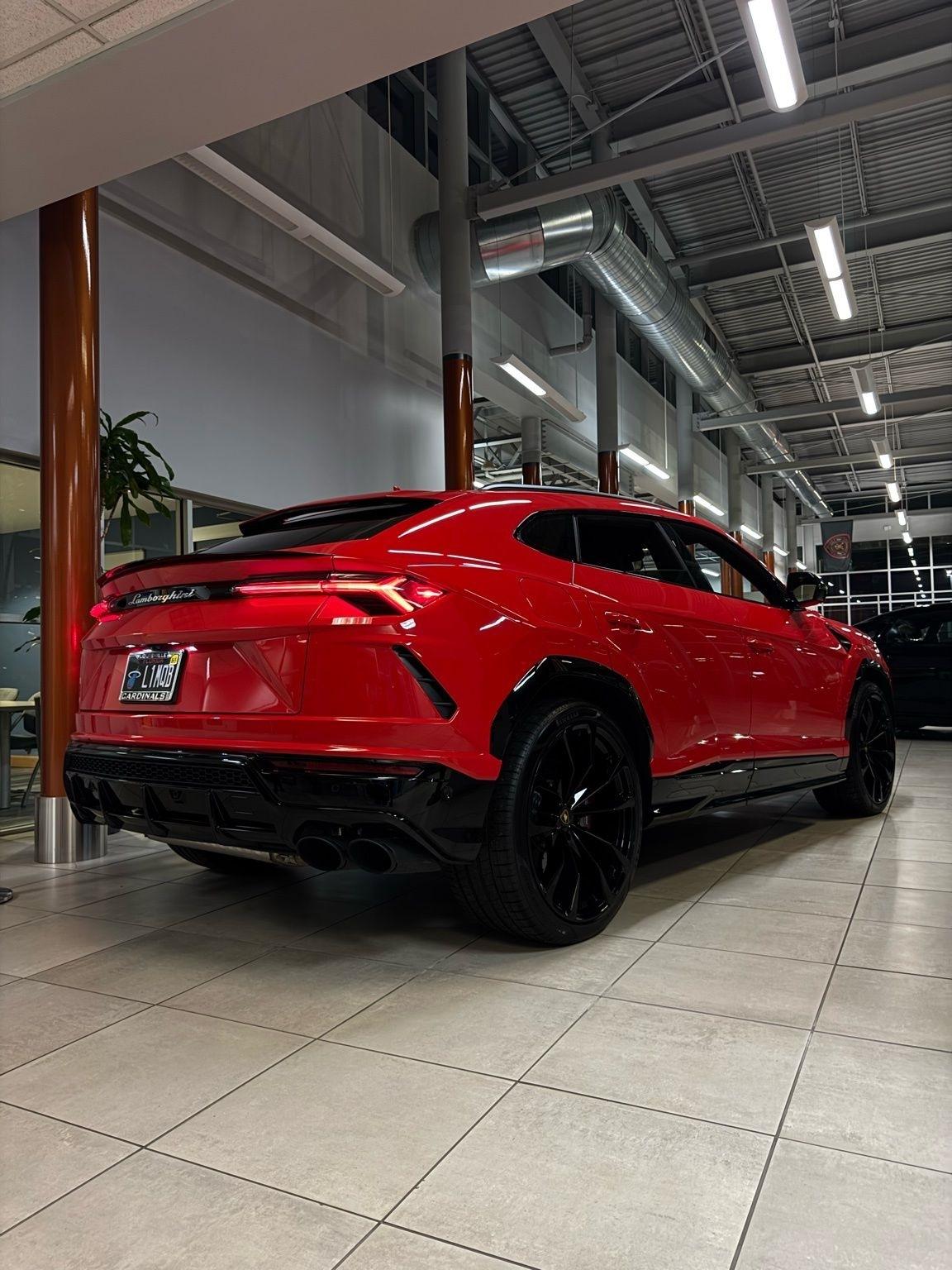 Lamborghini Urus  2022