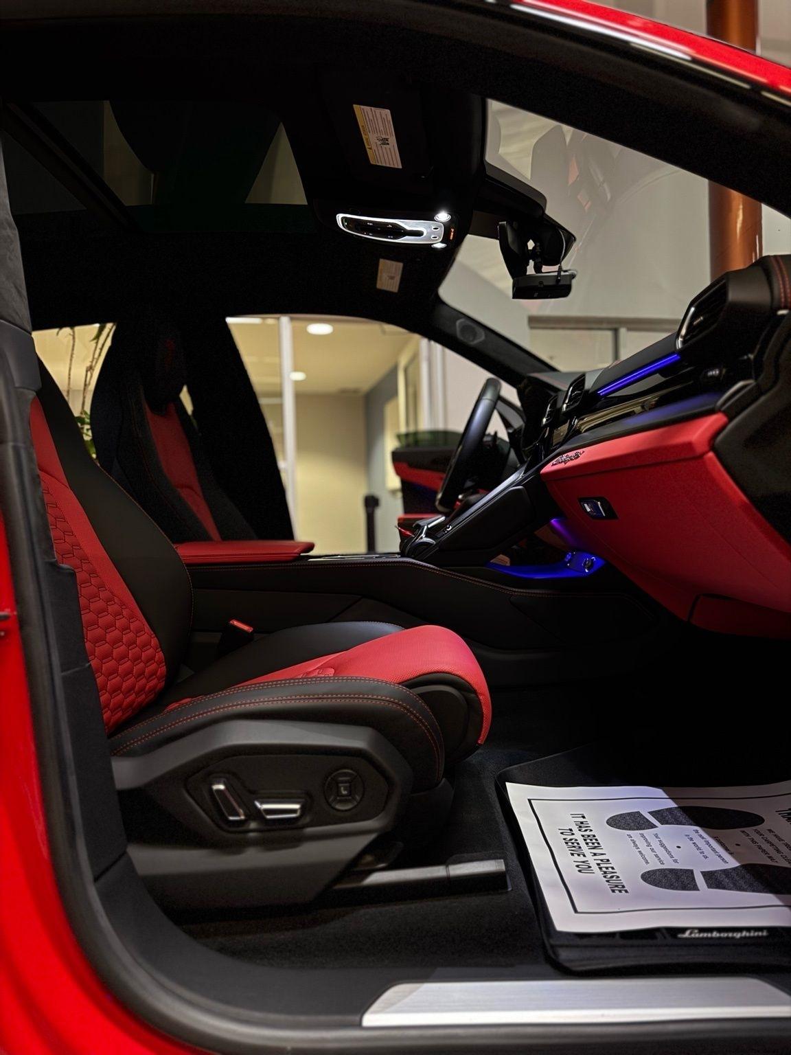 Lamborghini Urus  2022