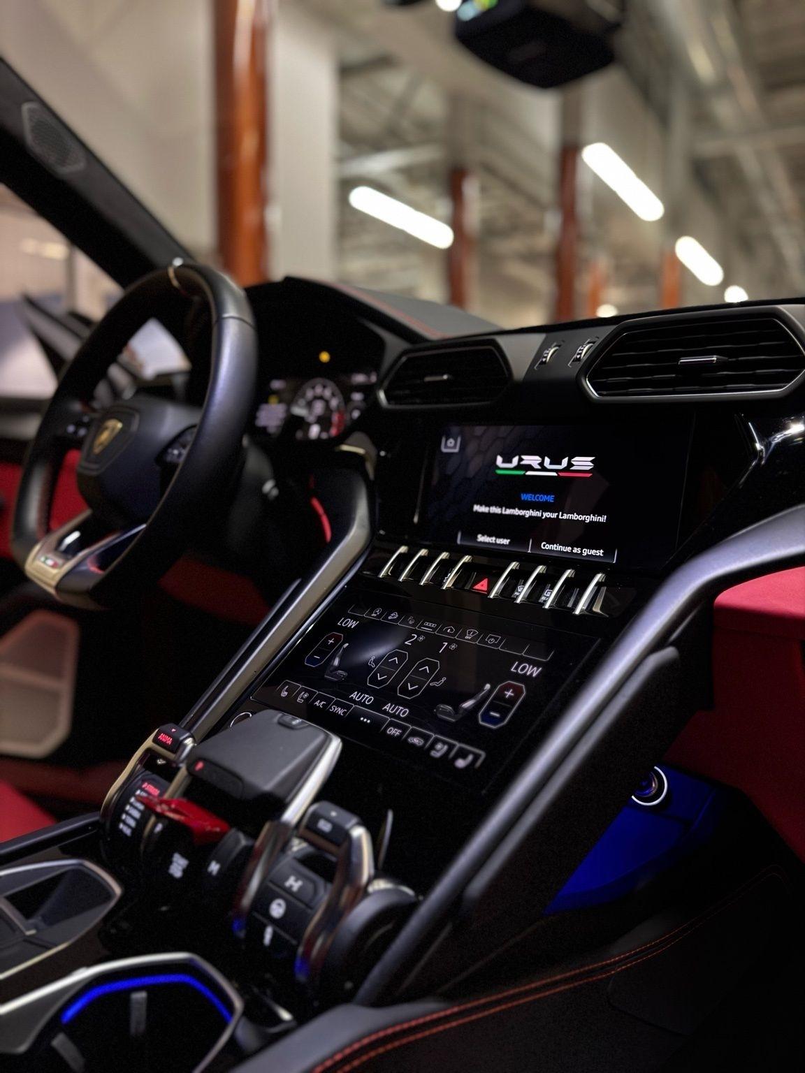 Lamborghini Urus  2022