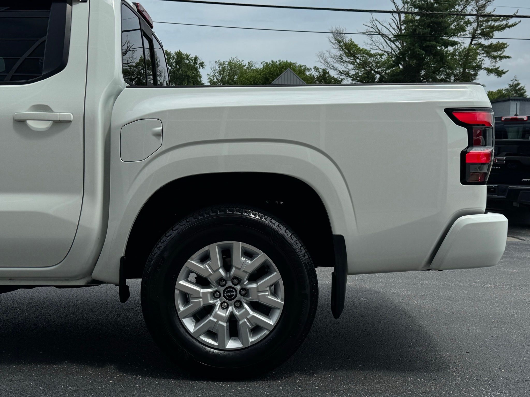 2022 Nissan Frontier SV photo 13