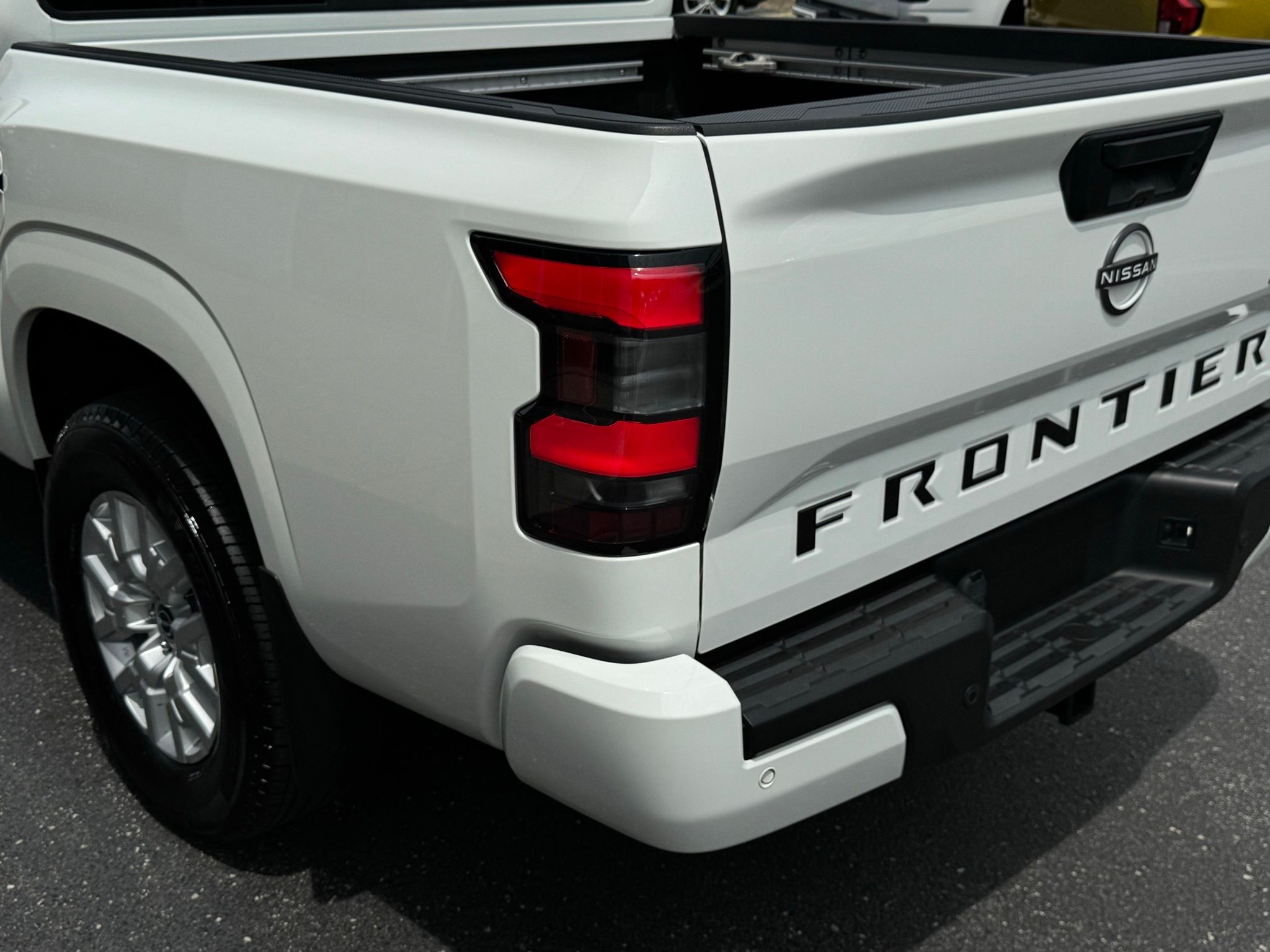 2022 Nissan Frontier SV photo 14