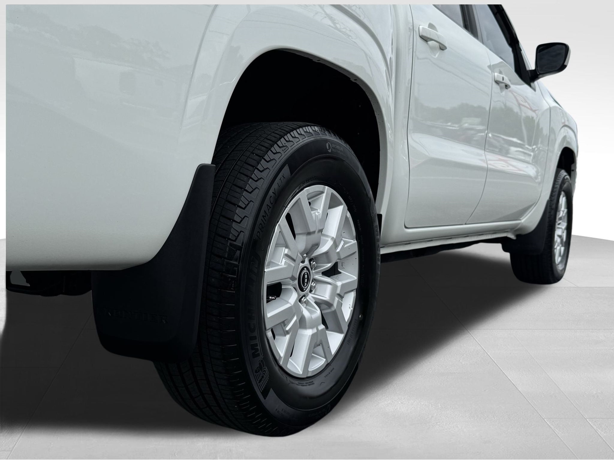 2022 Nissan Frontier SV photo 22