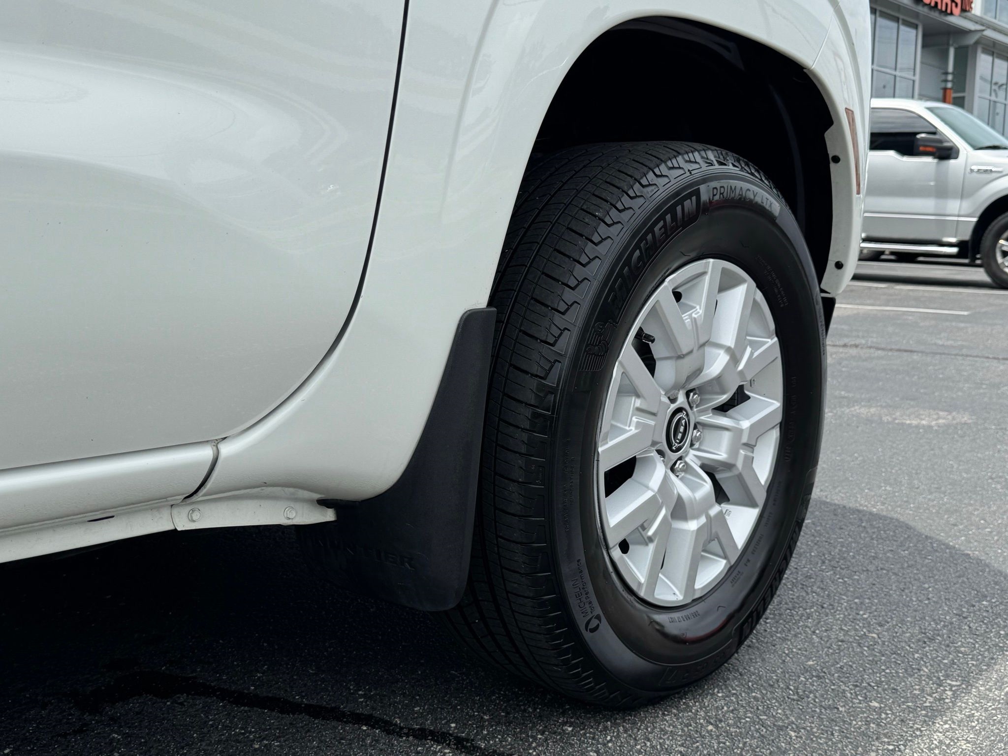 2022 Nissan Frontier SV photo 23