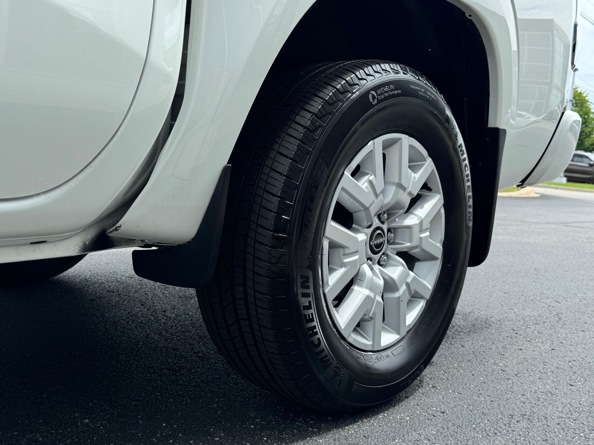 2022 Nissan Frontier SV photo 25
