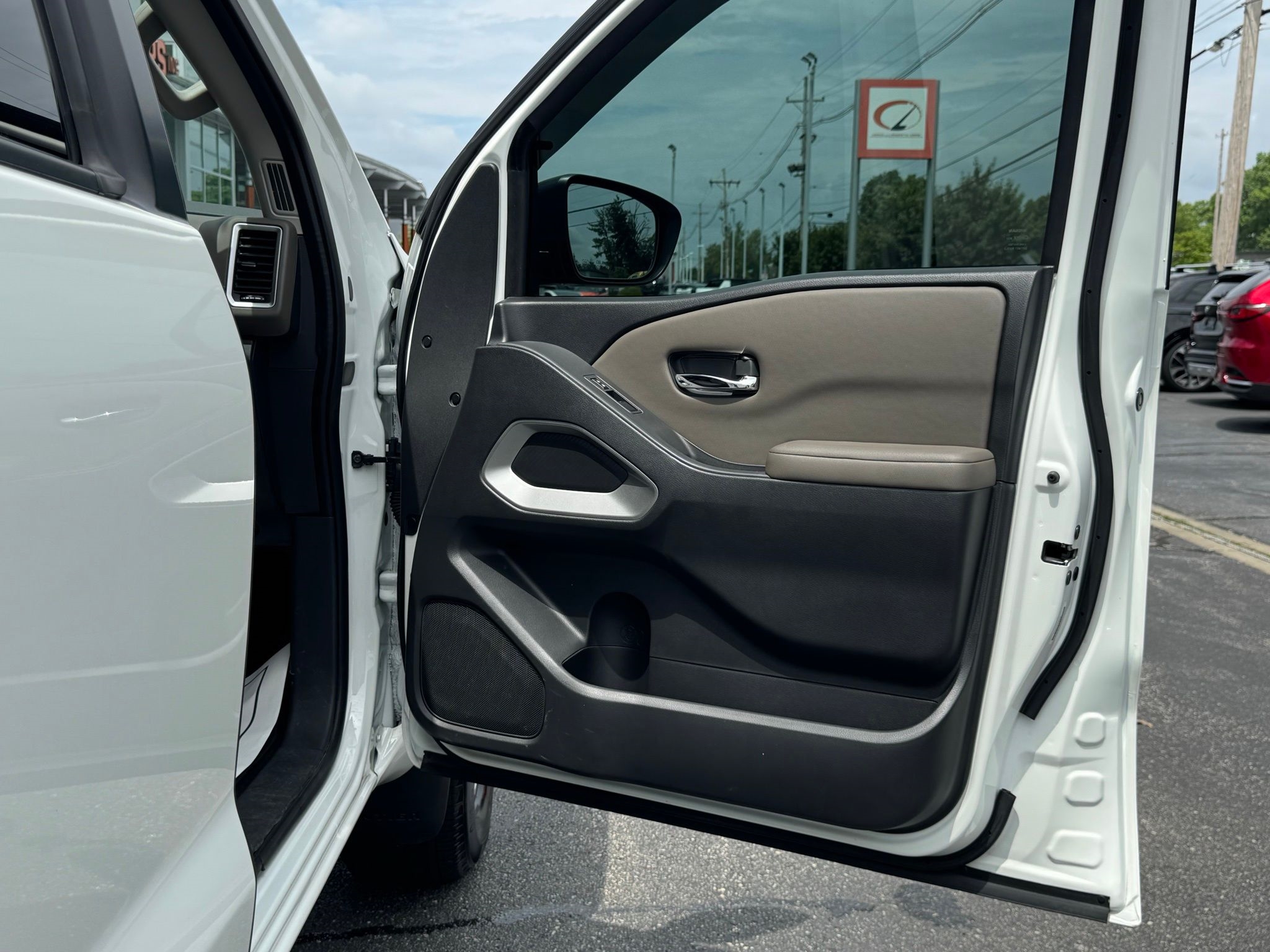 2022 Nissan Frontier SV photo 28
