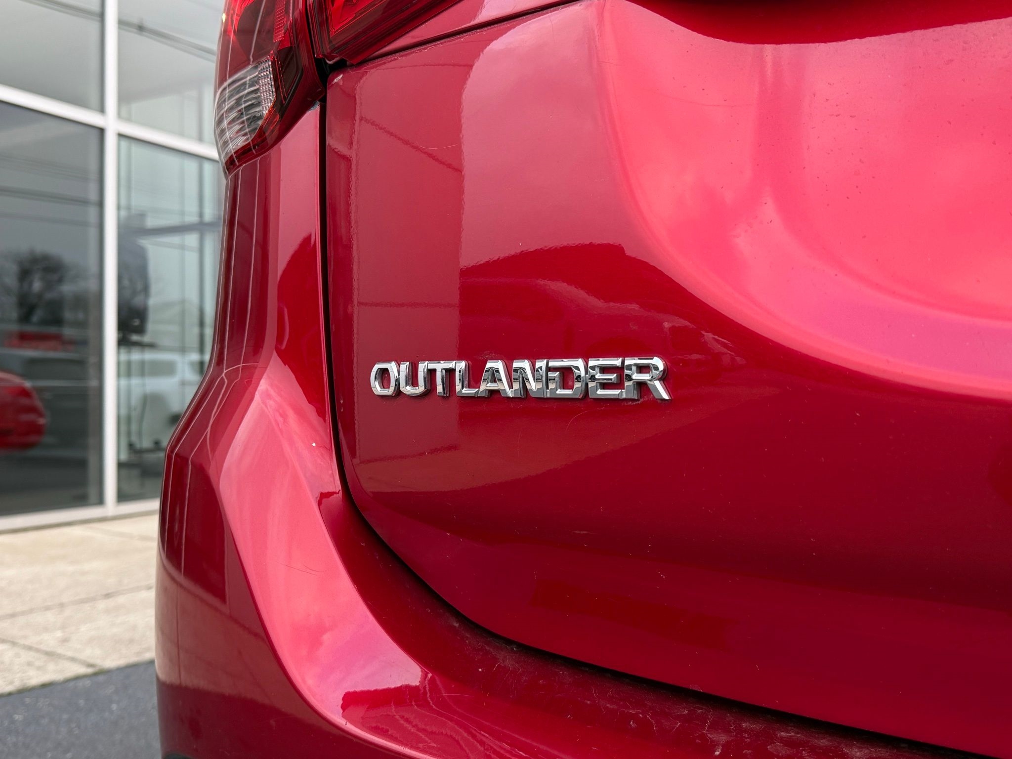 Mitsubishi Outlander  2020