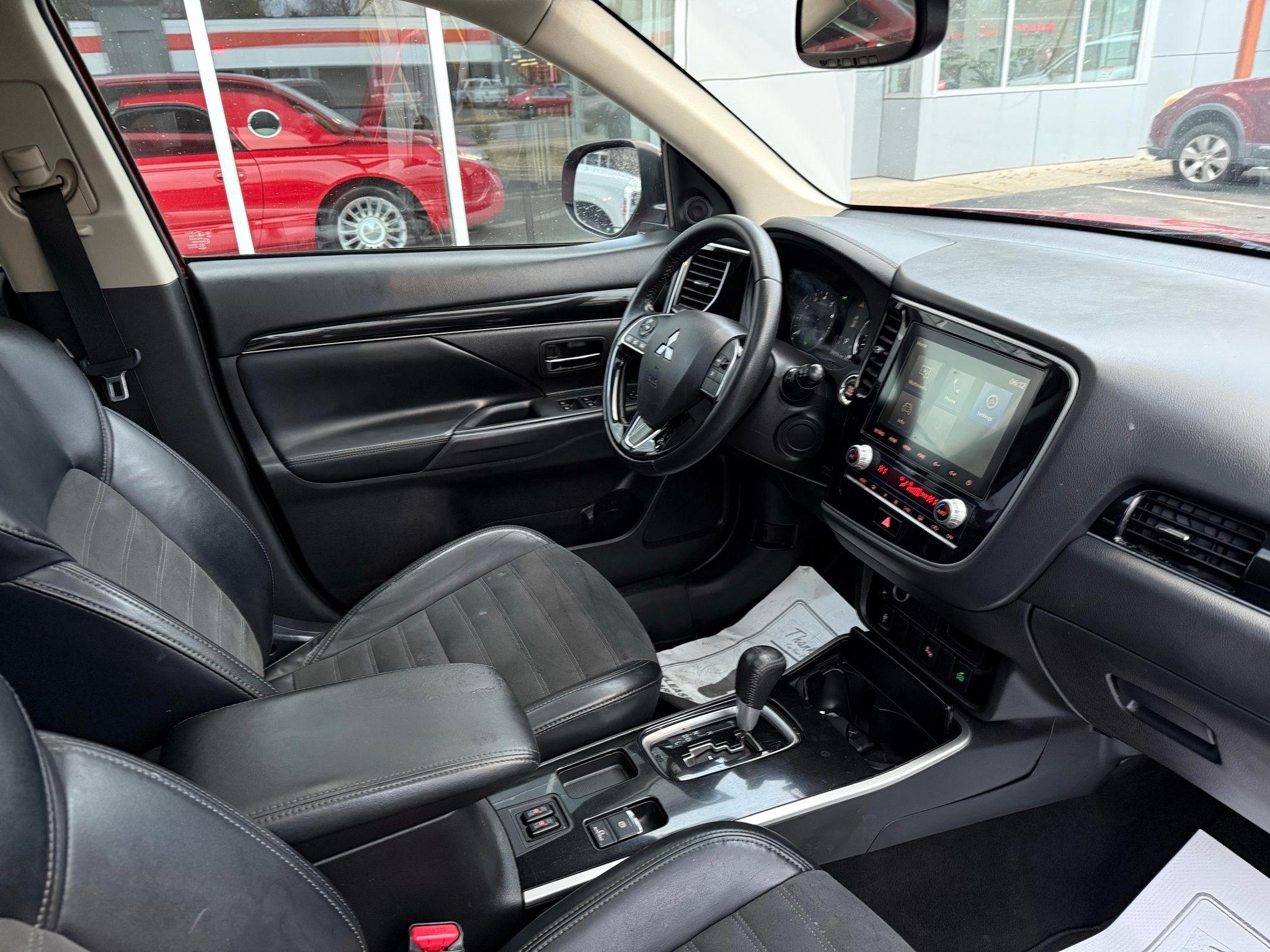 Mitsubishi Outlander  2020