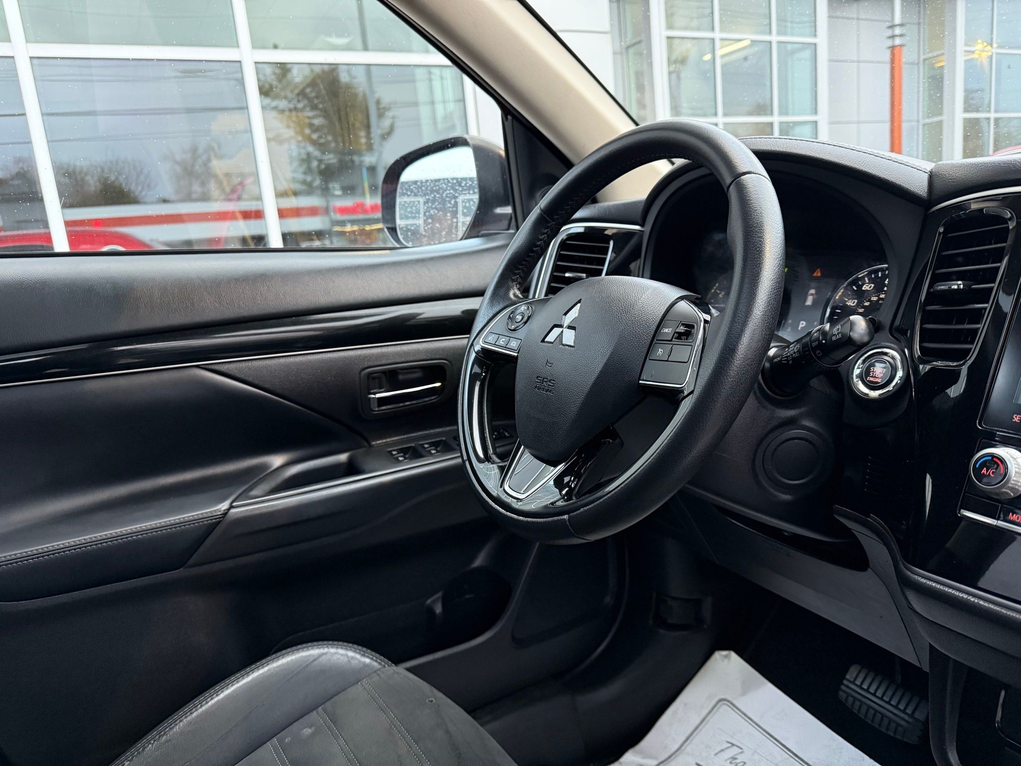 Mitsubishi Outlander  2020