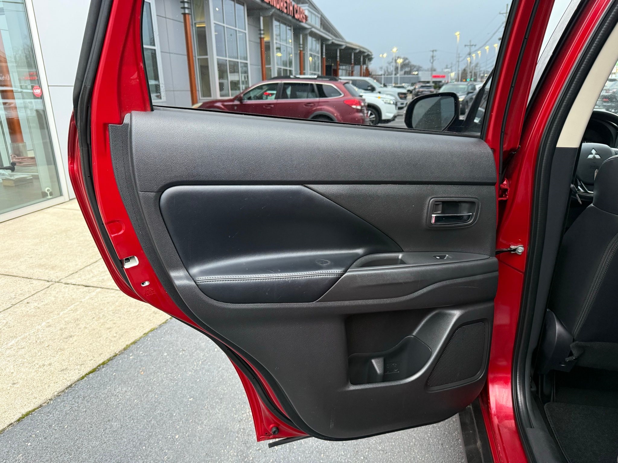 Mitsubishi Outlander  2020