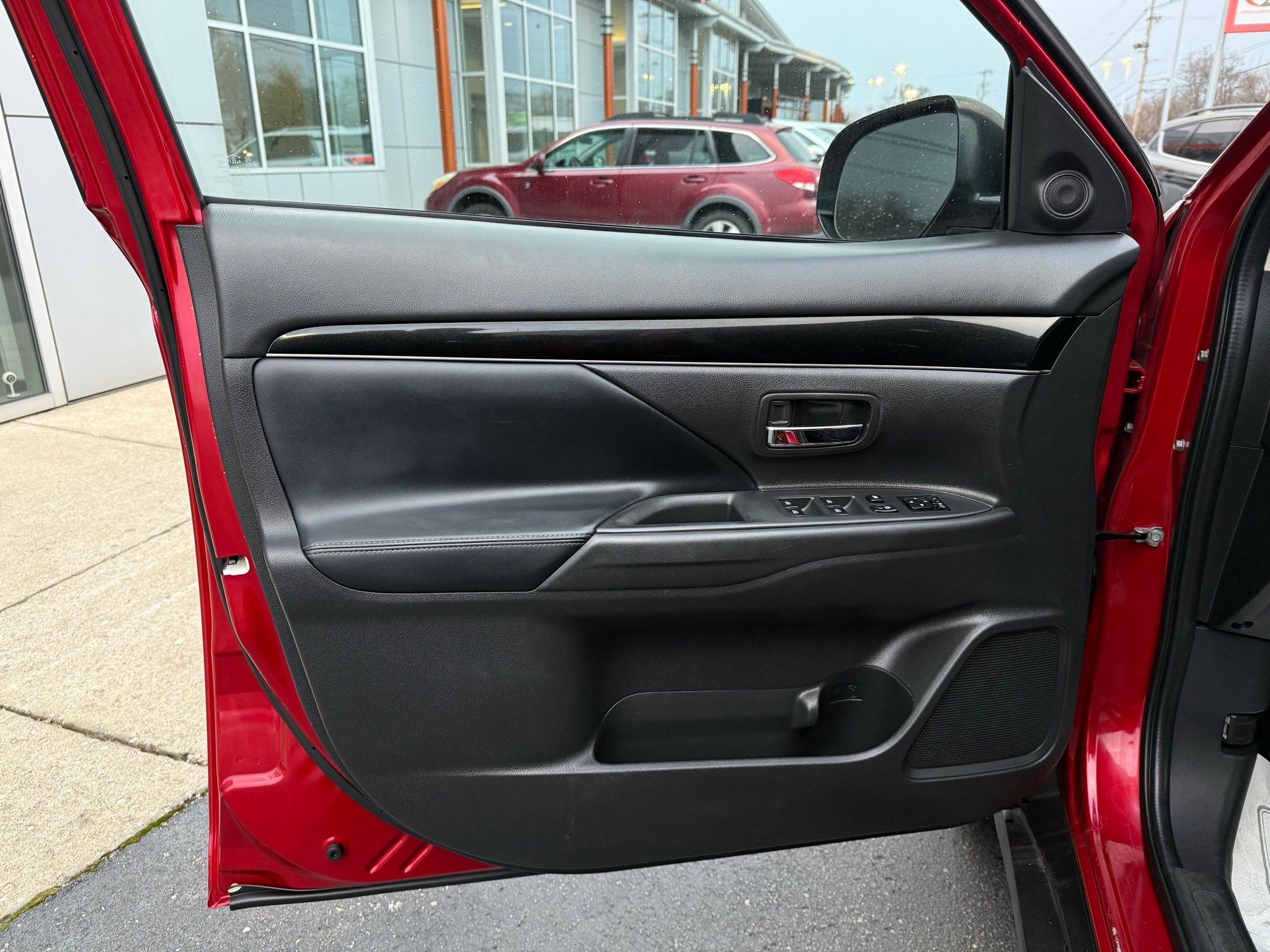 Mitsubishi Outlander  2020