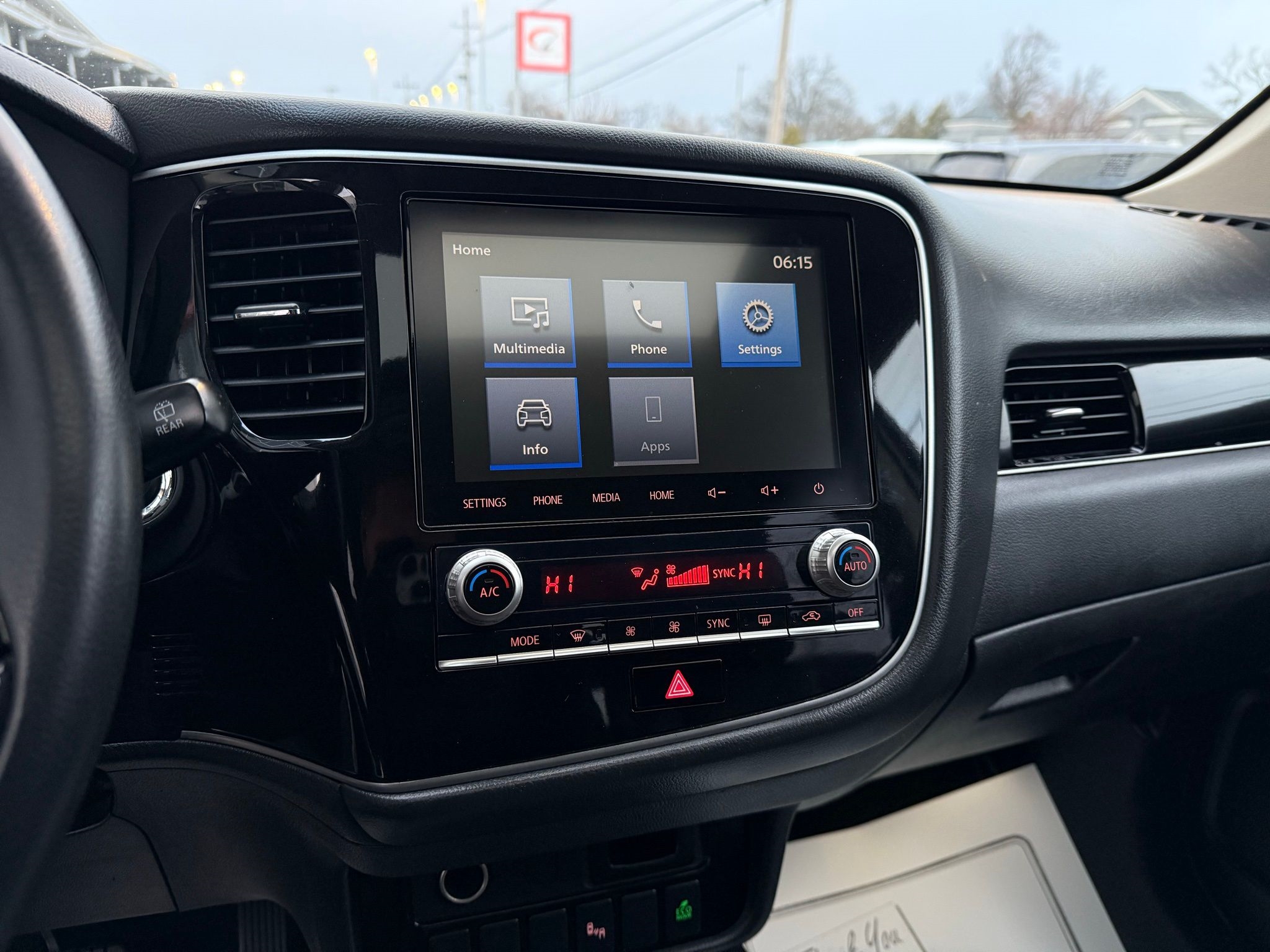 Mitsubishi Outlander  2020