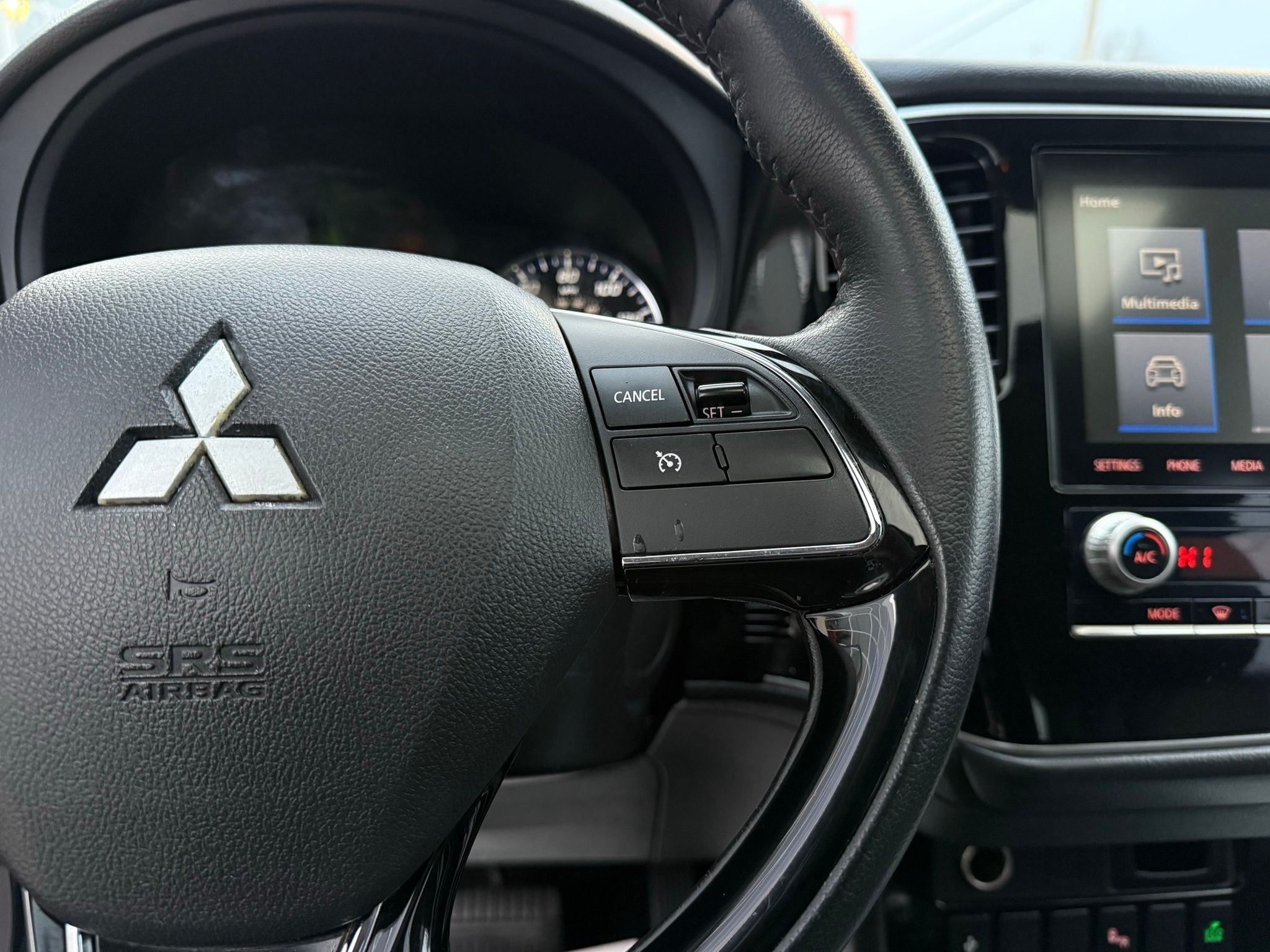 Mitsubishi Outlander  2020