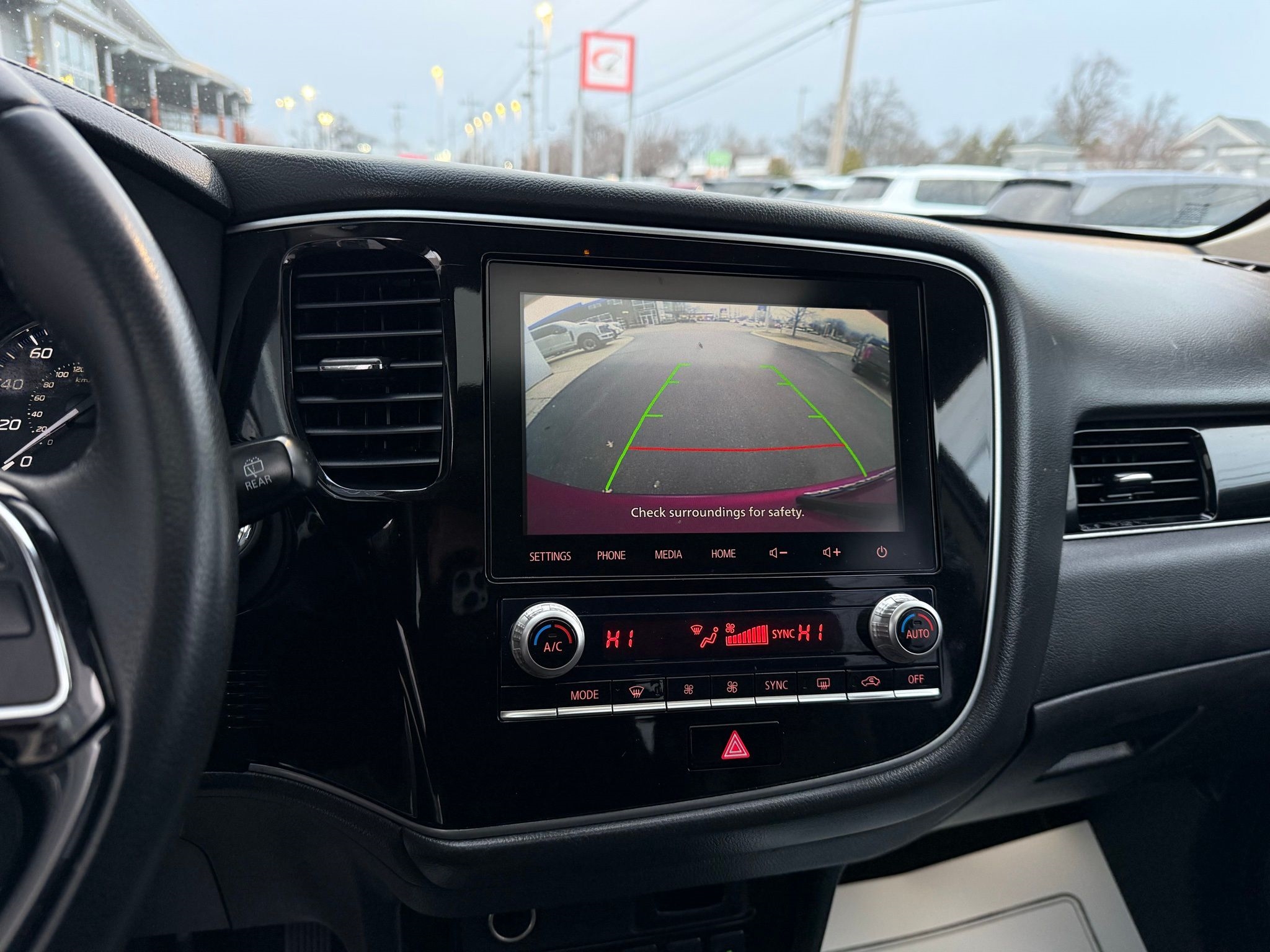 Mitsubishi Outlander  2020