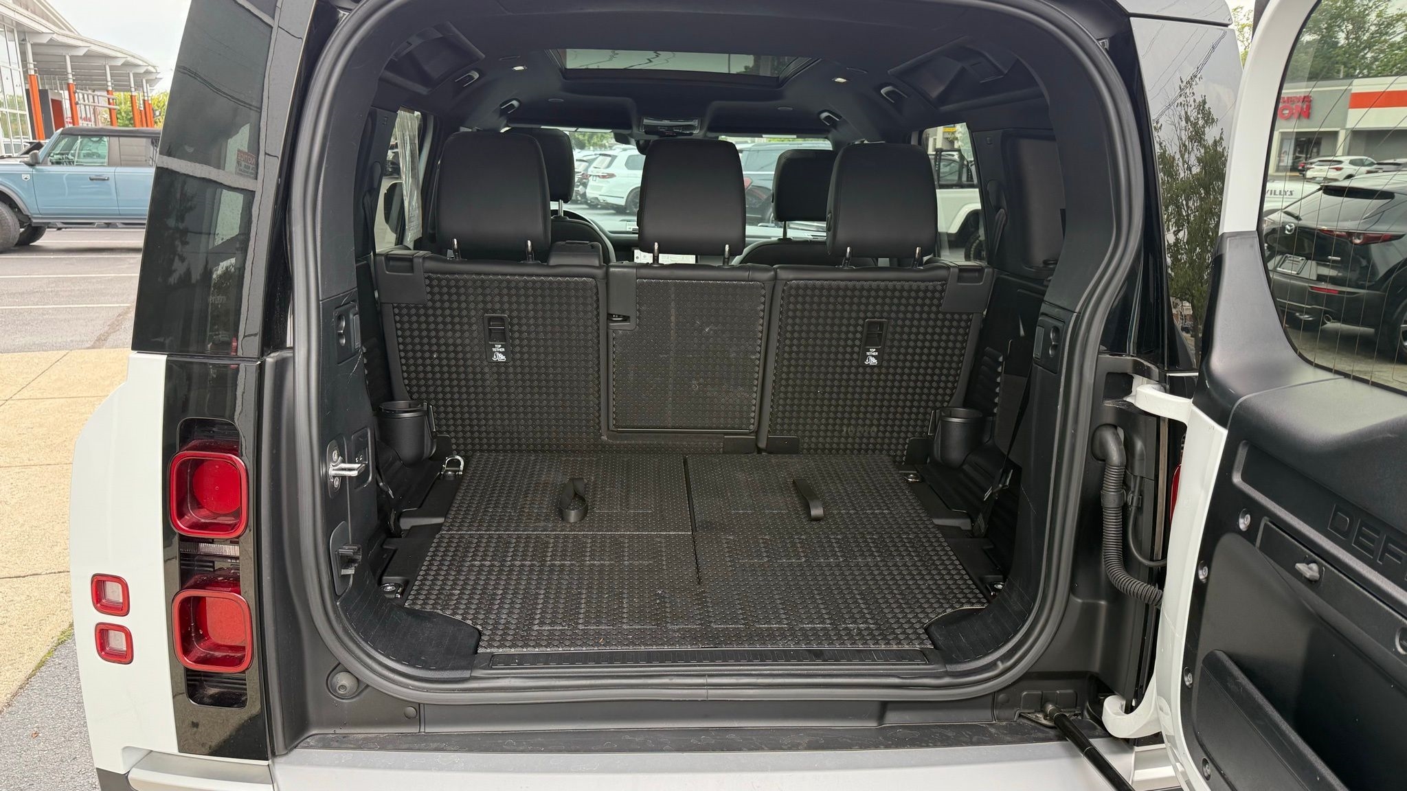 Land Rover Defender  2023 Land Rover Defender  2023