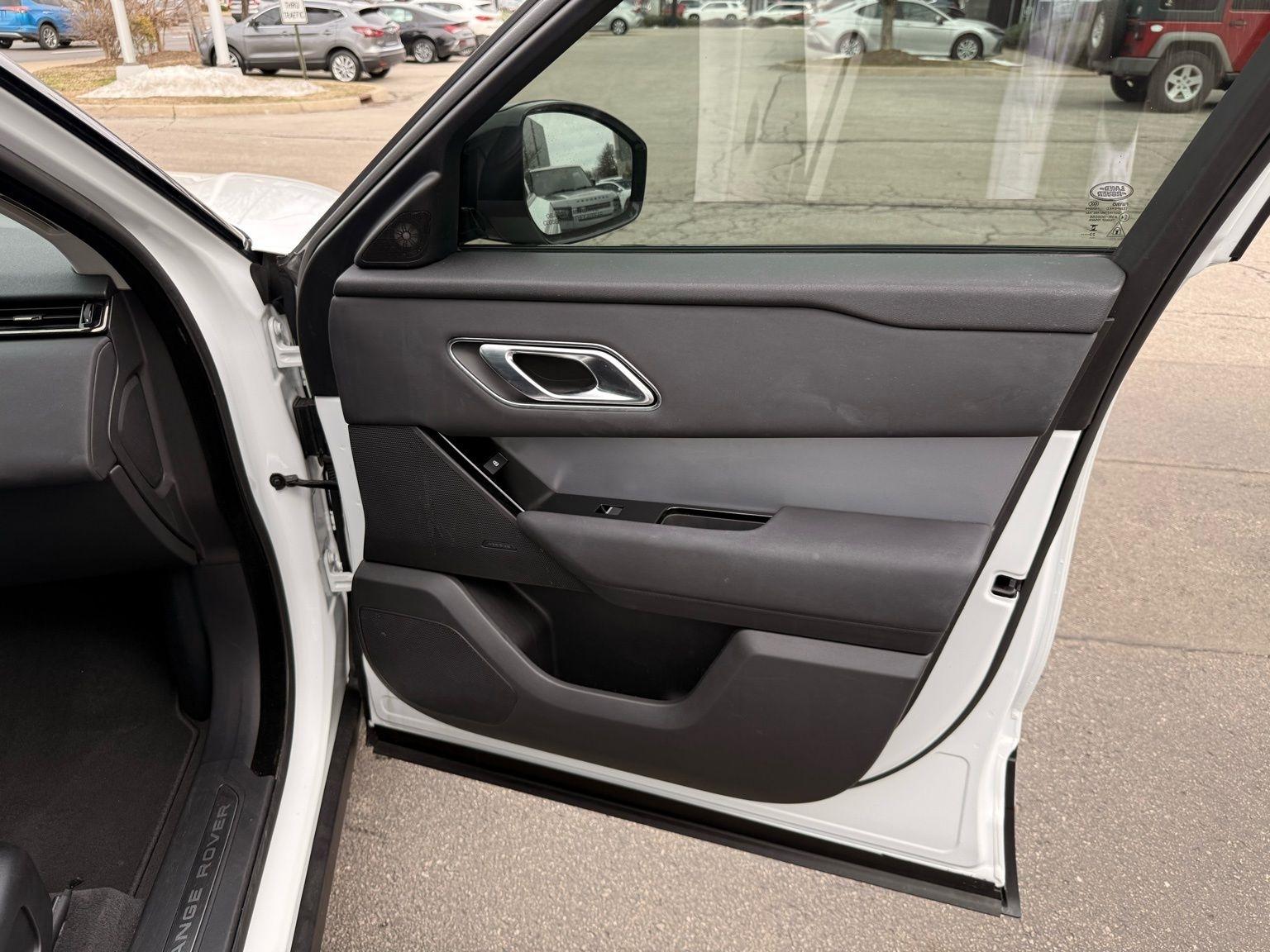 Land Rover Range Rover Velar  2024