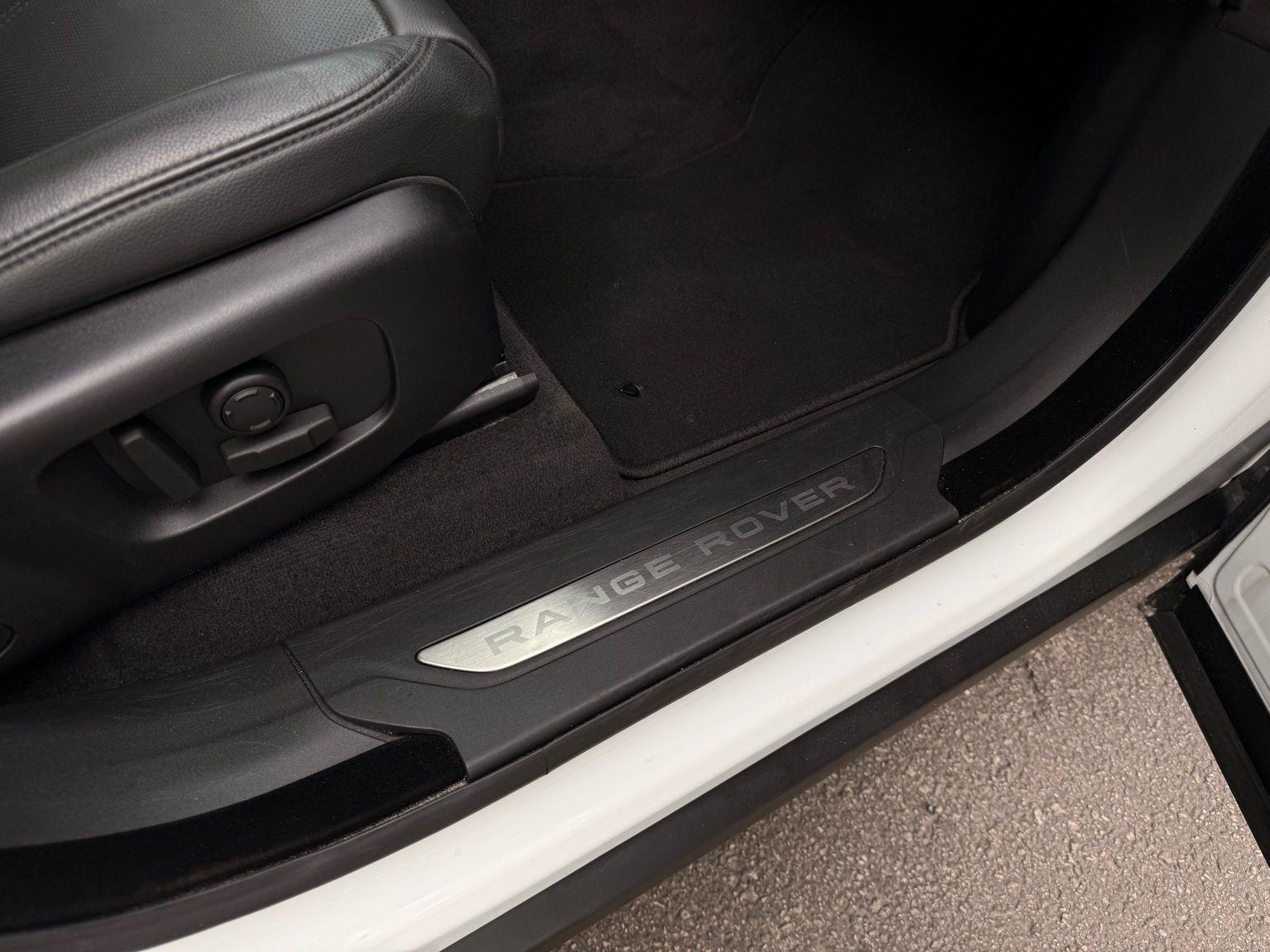 Land Rover Range Rover Velar  2024