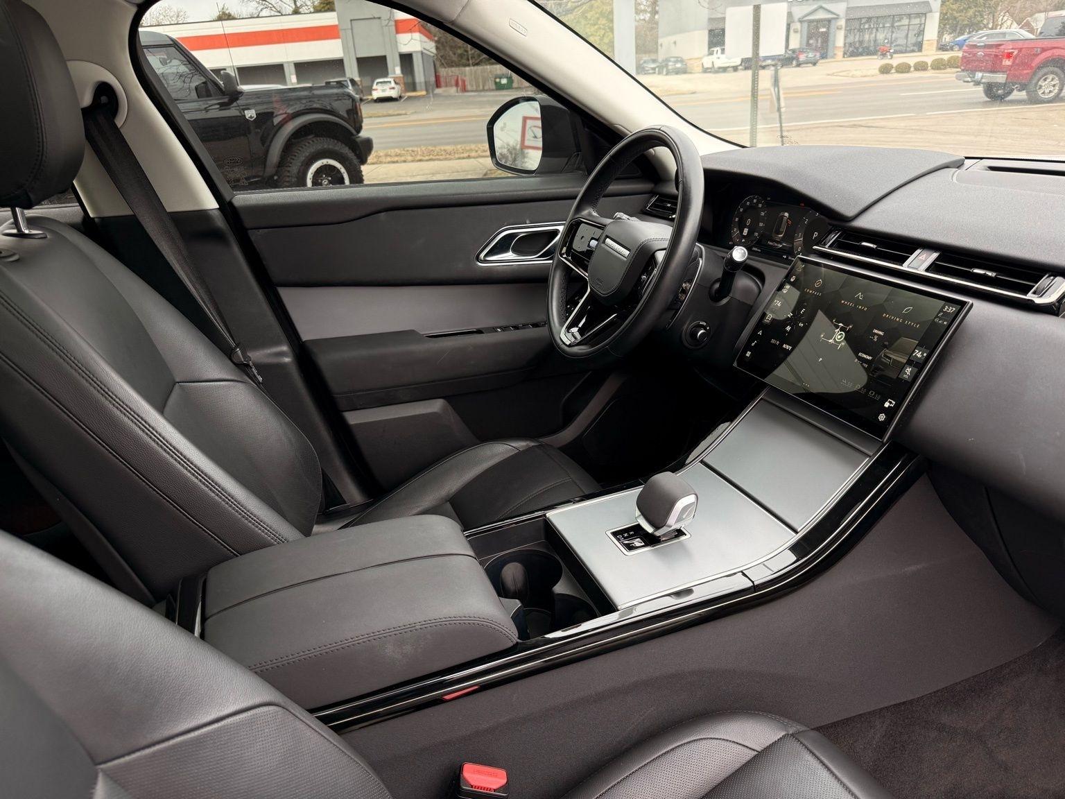 Land Rover Range Rover Velar  2024