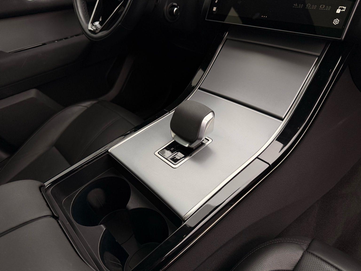 Land Rover Range Rover Velar  2024