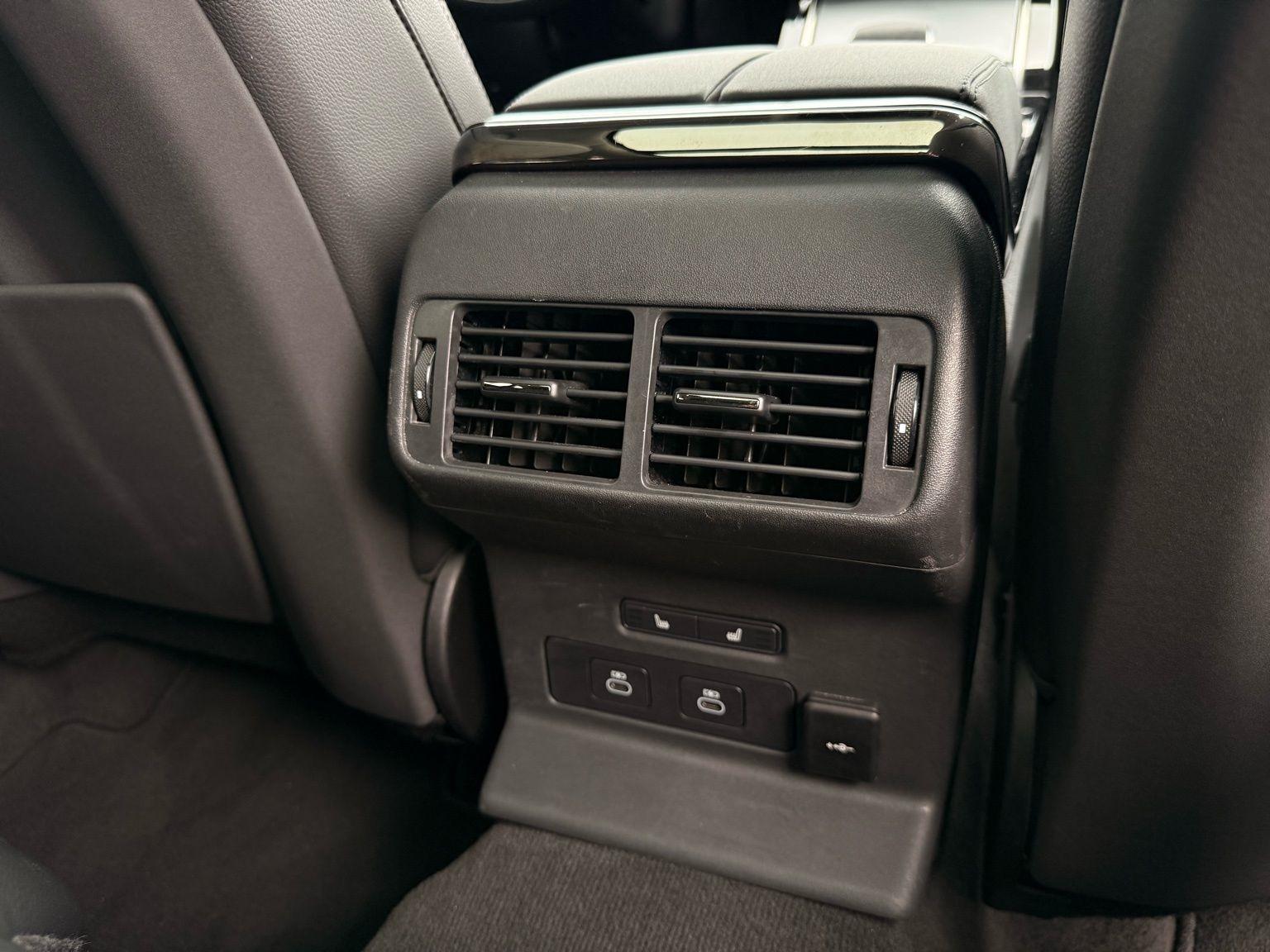 Land Rover Range Rover Velar  2024