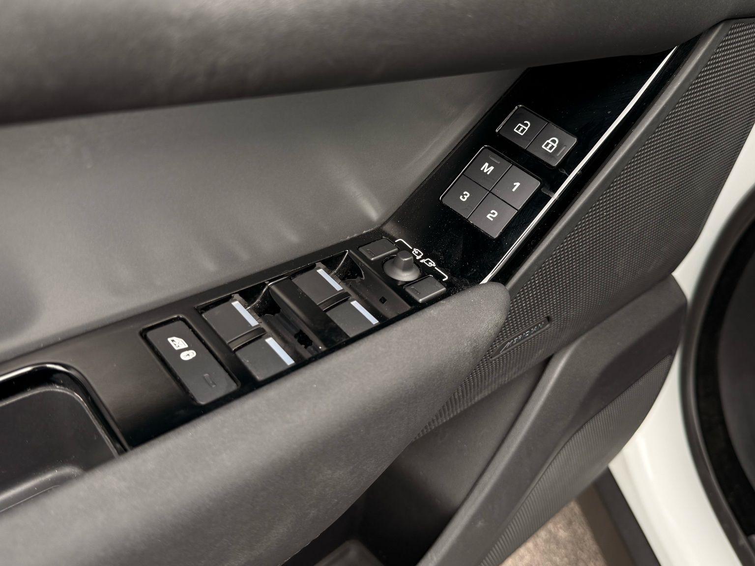 Land Rover Range Rover Velar  2024