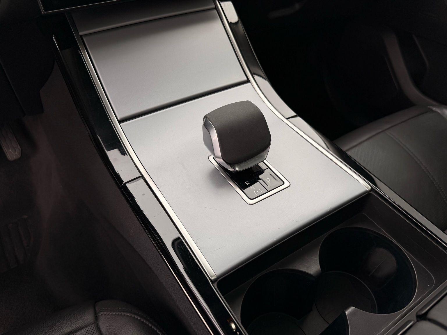 Land Rover Range Rover Velar  2024