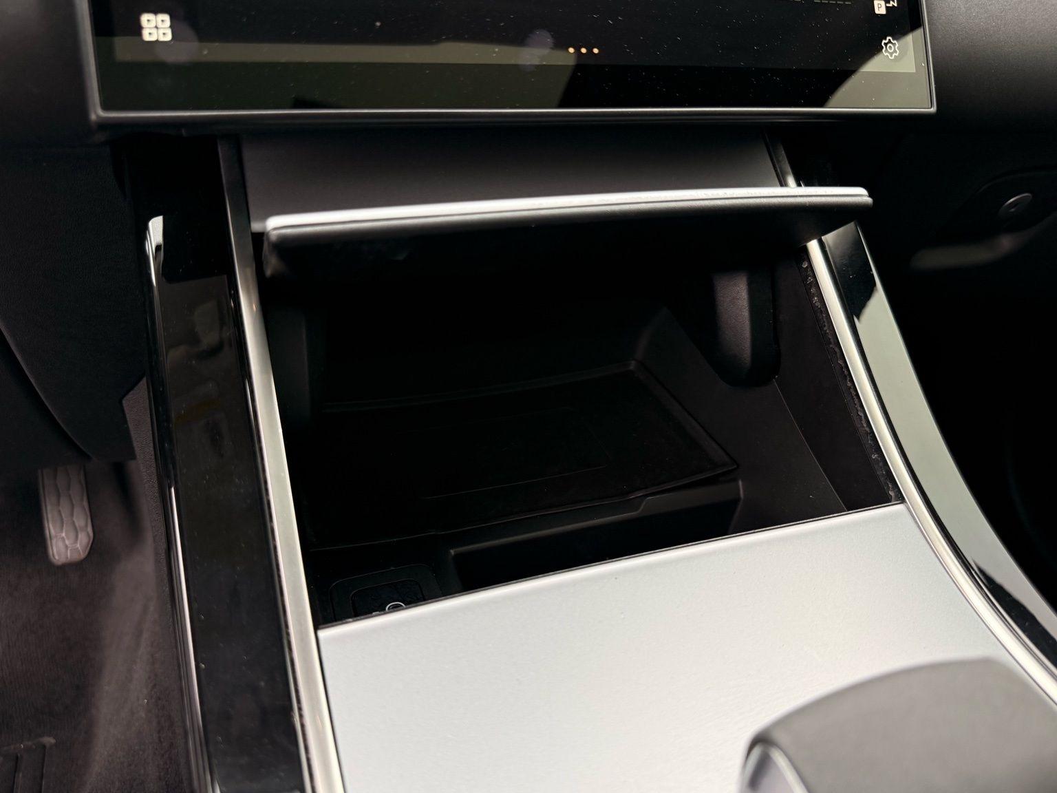 Land Rover Range Rover Velar  2024