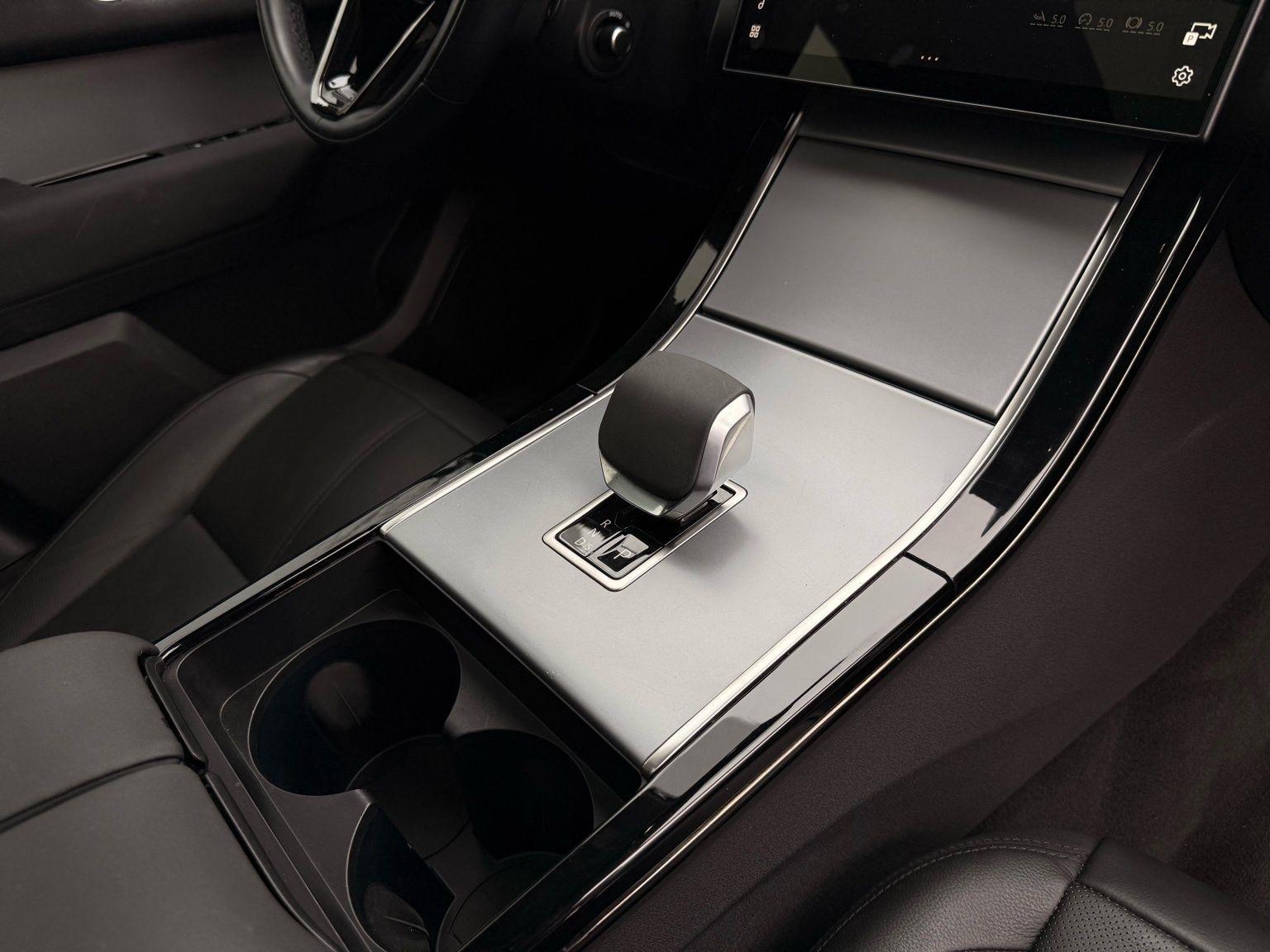 Land Rover Range Rover Velar  2024