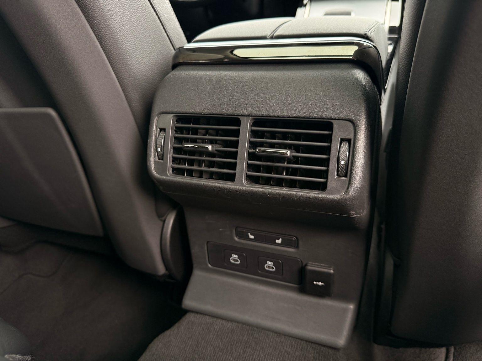 Land Rover Range Rover Velar  2024