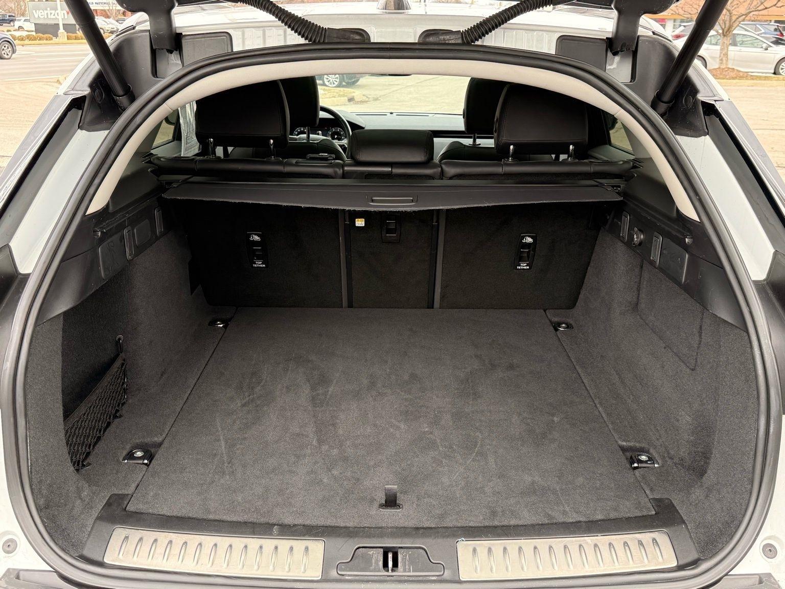 Land Rover Range Rover Velar  2024