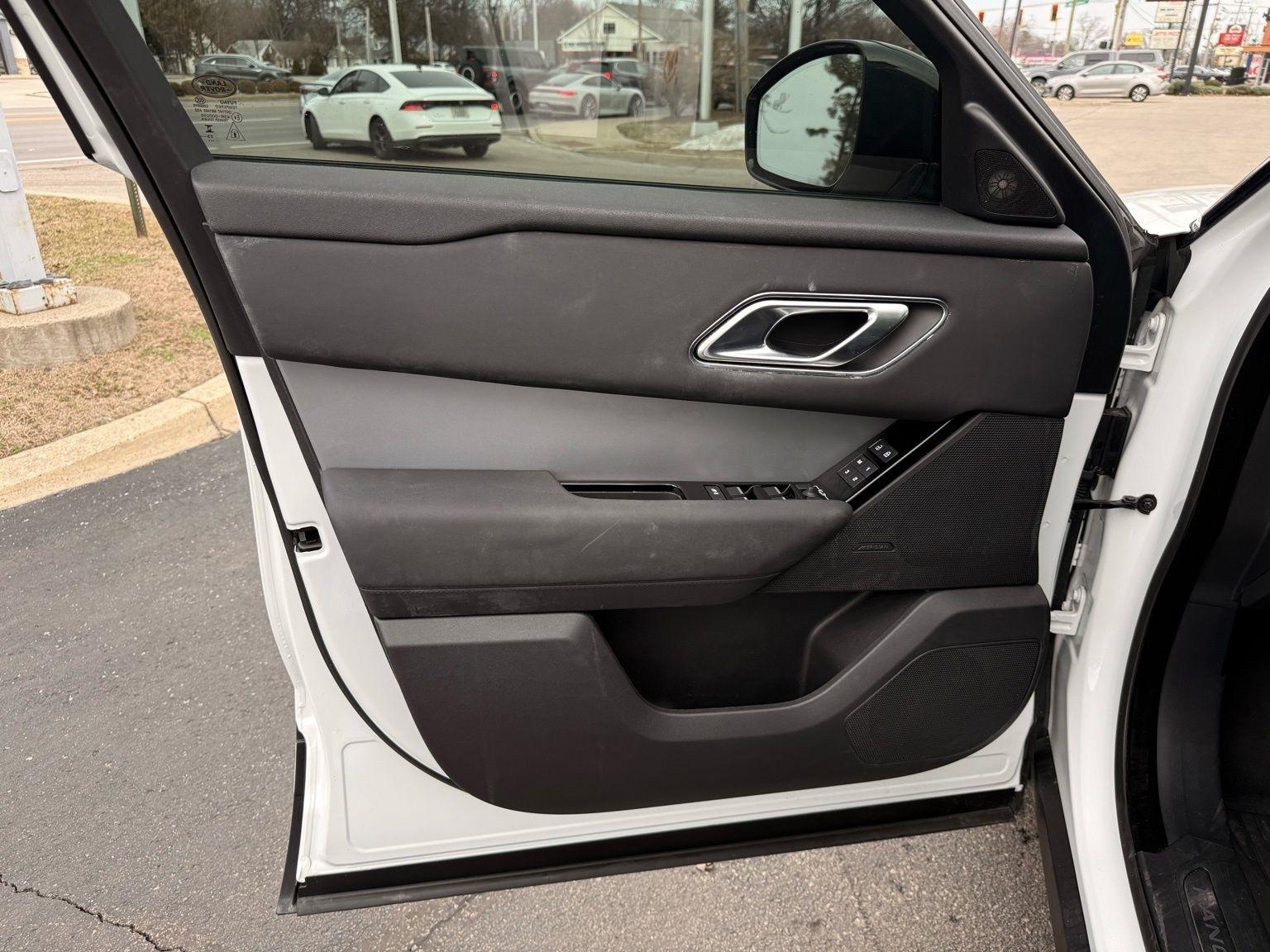 Land Rover Range Rover Velar  2024