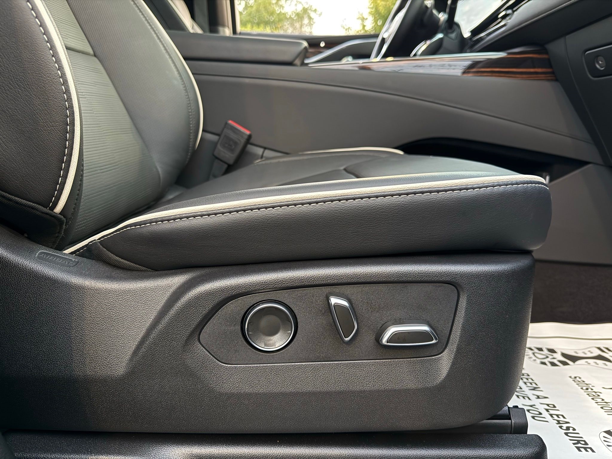 Cadillac Escalade ESV  2024 Cadillac Escalade ESV  2024