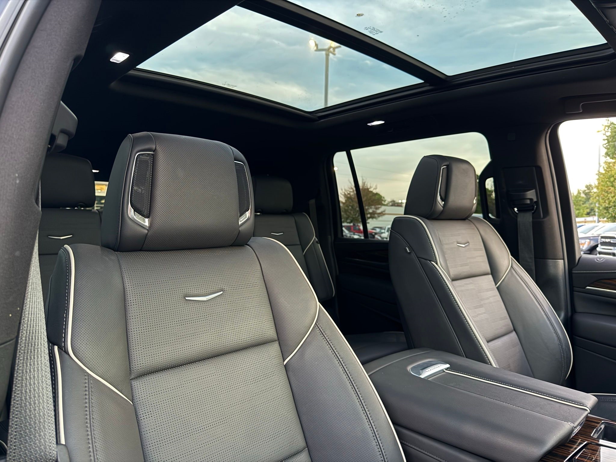 Cadillac Escalade ESV  2024 Cadillac Escalade ESV  2024