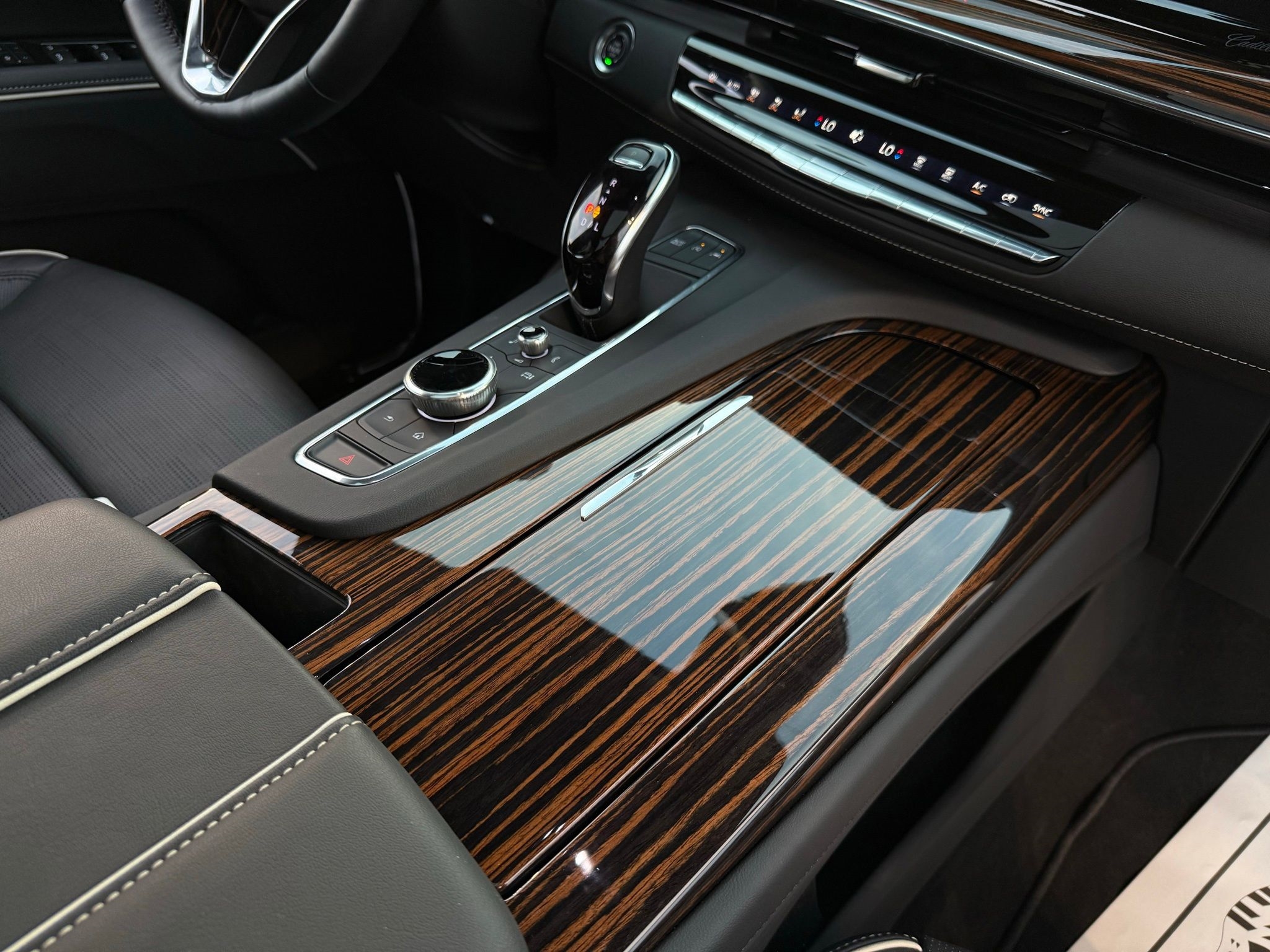 Cadillac Escalade ESV  2024 Cadillac Escalade ESV  2024