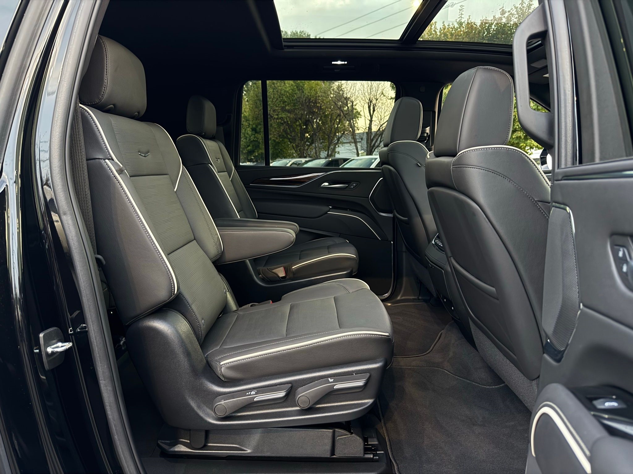 Cadillac Escalade ESV  2024 Cadillac Escalade ESV  2024