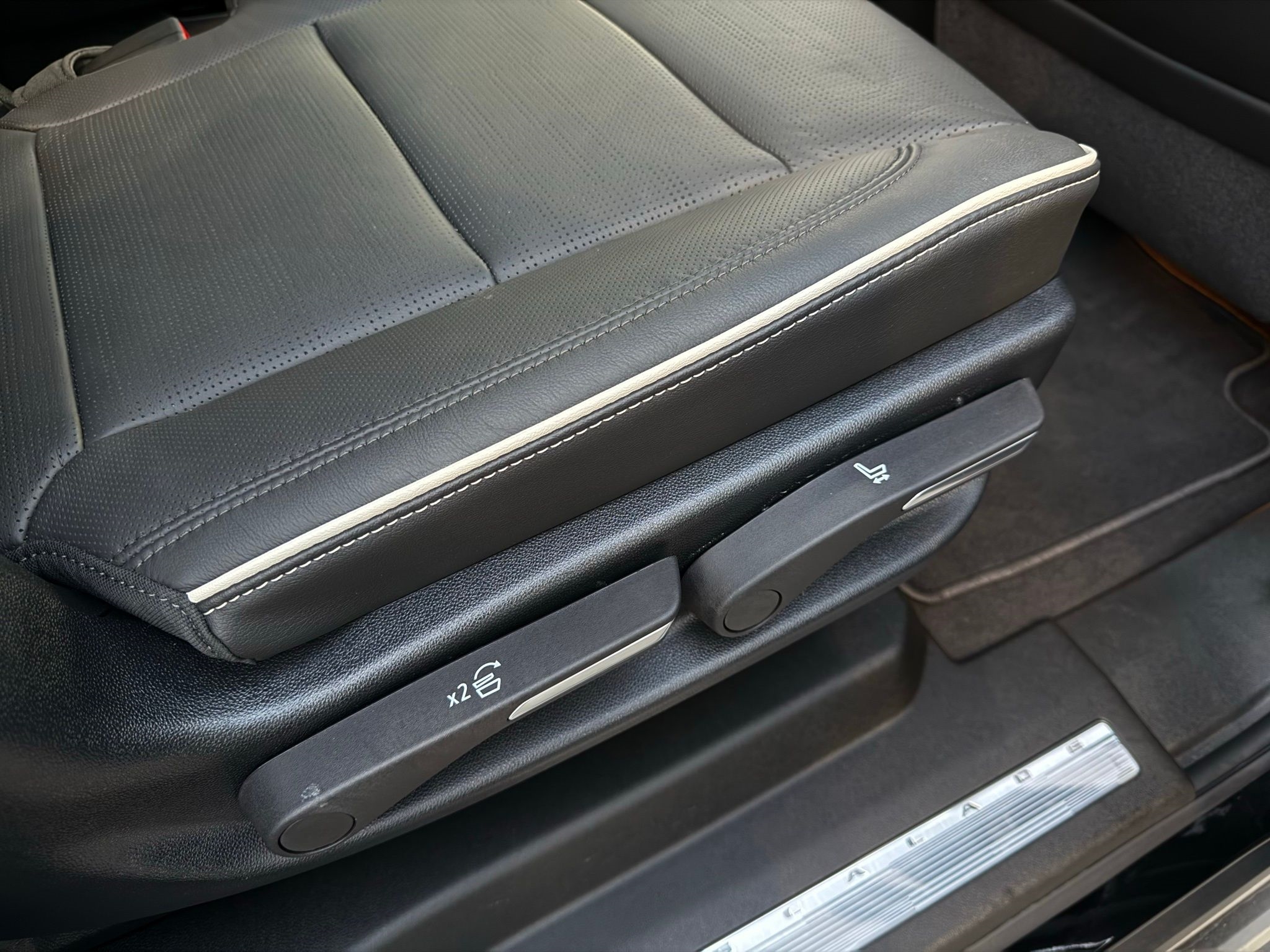 Cadillac Escalade ESV  2024 Cadillac Escalade ESV  2024