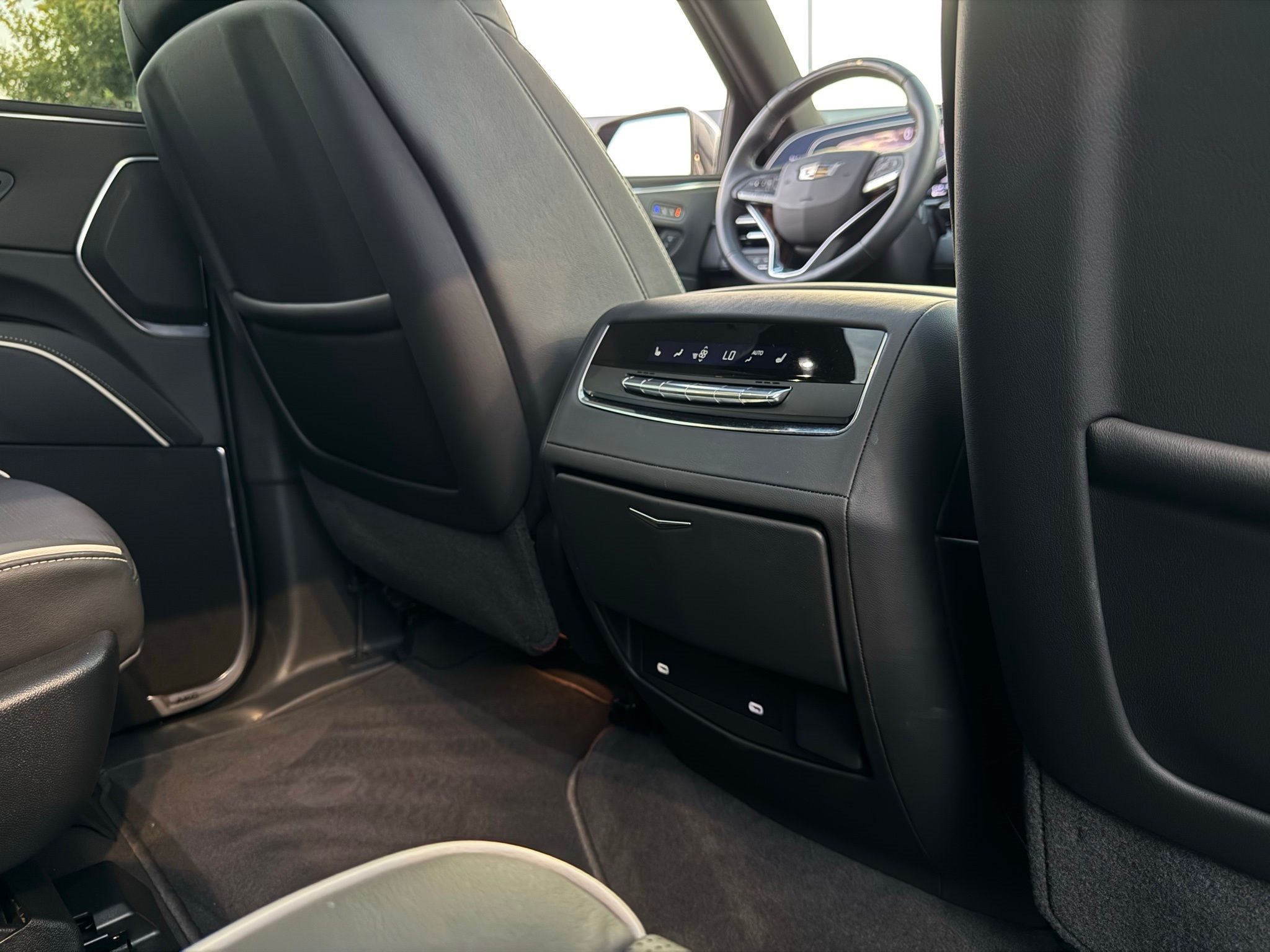 Cadillac Escalade ESV  2024 Cadillac Escalade ESV  2024