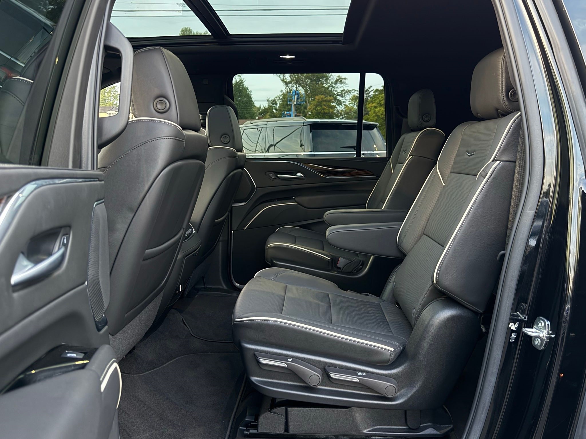 Cadillac Escalade ESV  2024 Cadillac Escalade ESV  2024