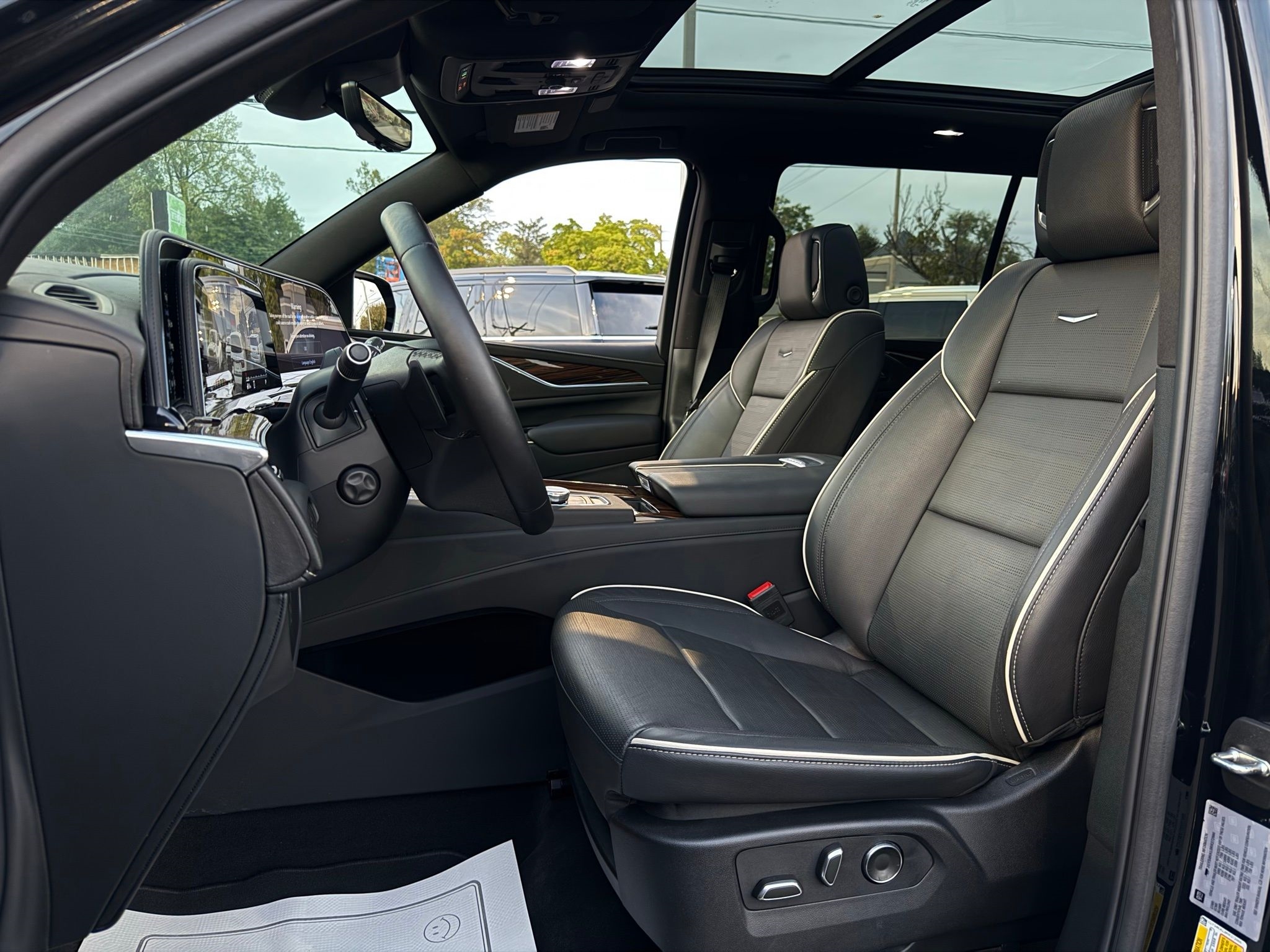 Cadillac Escalade ESV  2024 Cadillac Escalade ESV  2024