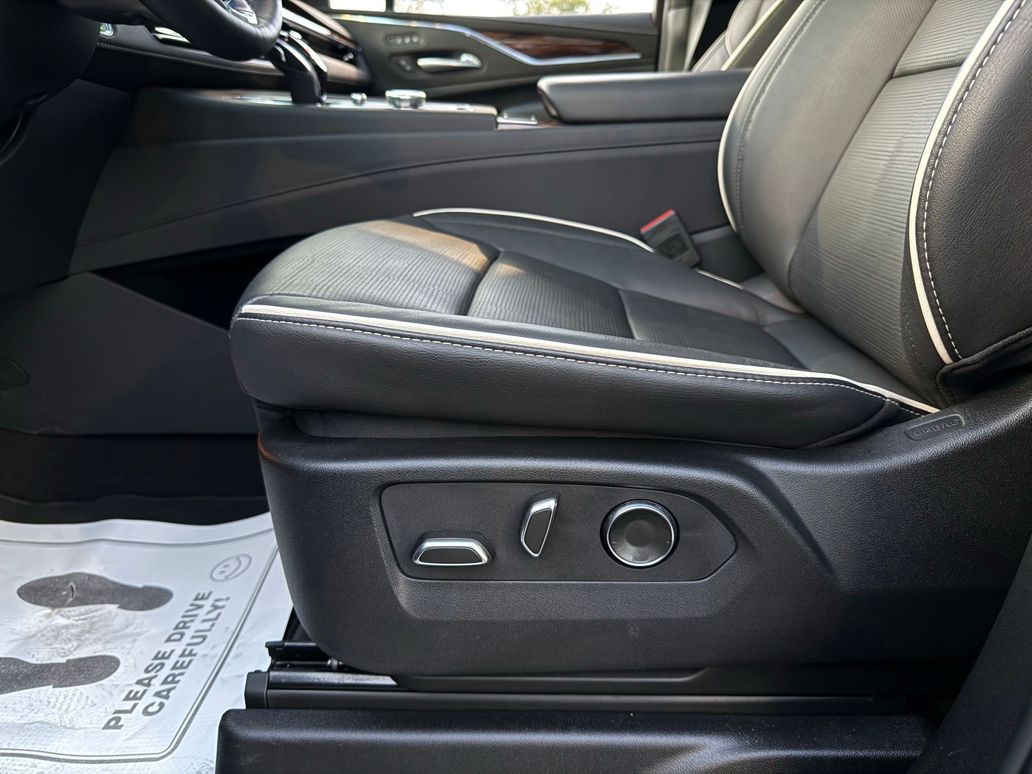 Cadillac Escalade ESV  2024 Cadillac Escalade ESV  2024