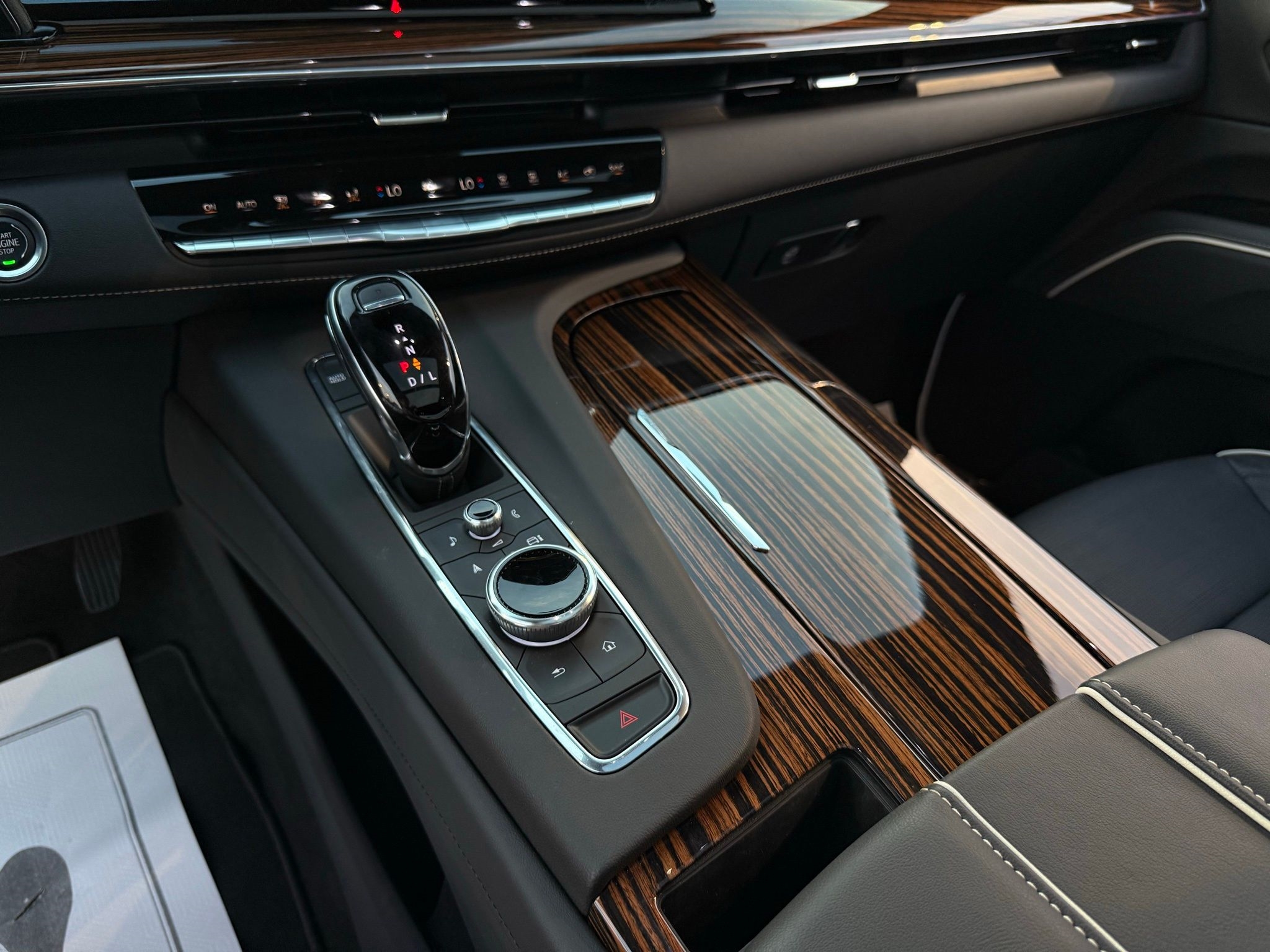 Cadillac Escalade ESV  2024 Cadillac Escalade ESV  2024