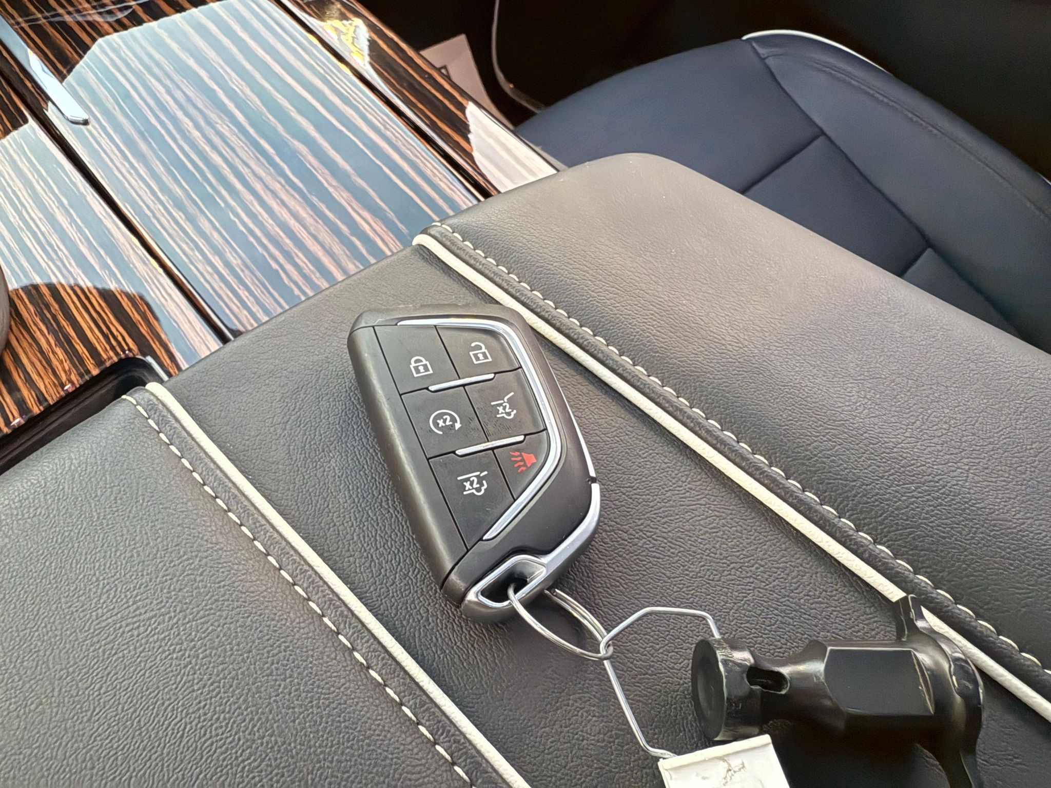 Cadillac Escalade ESV  2024 Cadillac Escalade ESV  2024