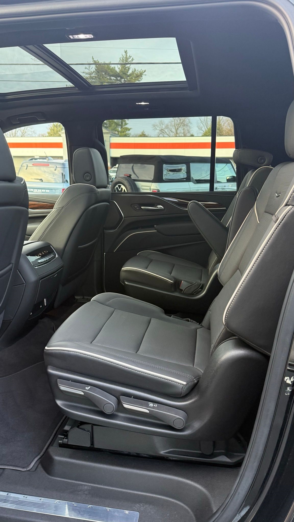 Cadillac Escalade ESV  2024